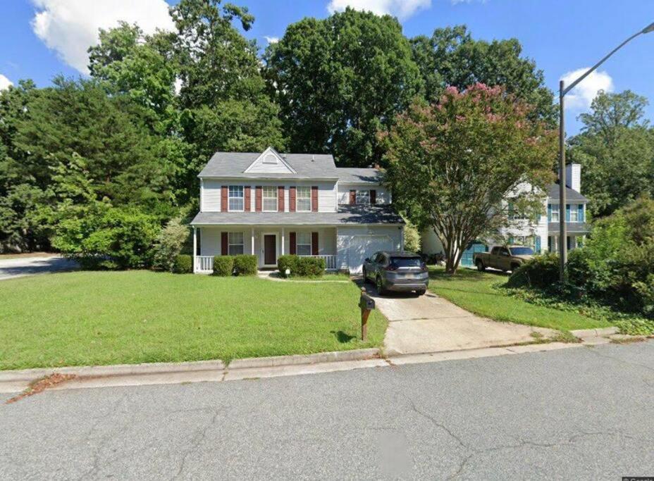 Three-Bedroom House photo 2