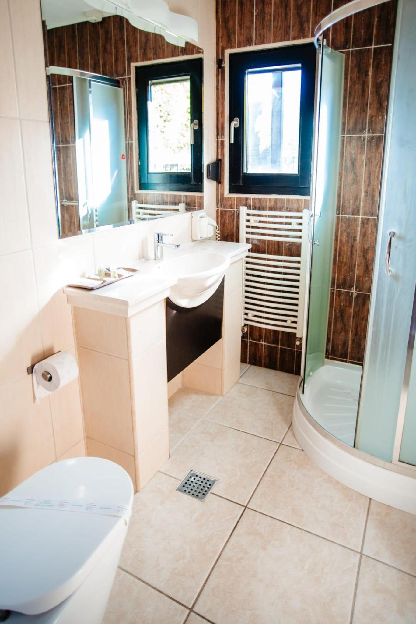 Double Room - Photo 6