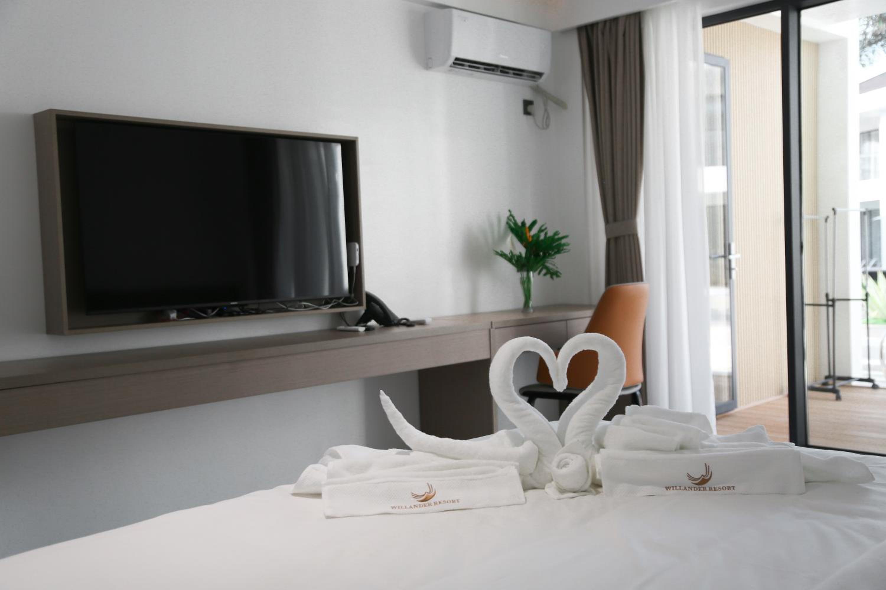 Deluxe King Room photo 2