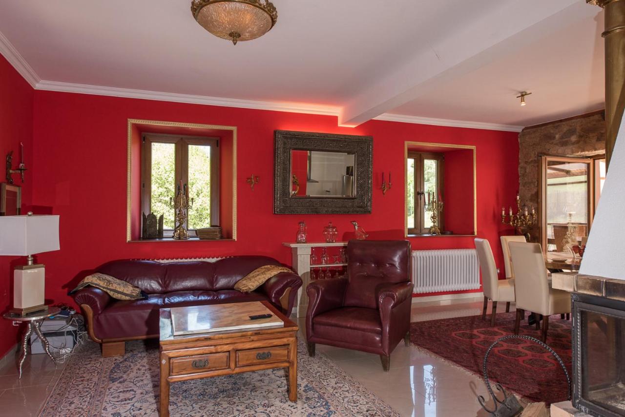 Three-Bedroom House photo 3