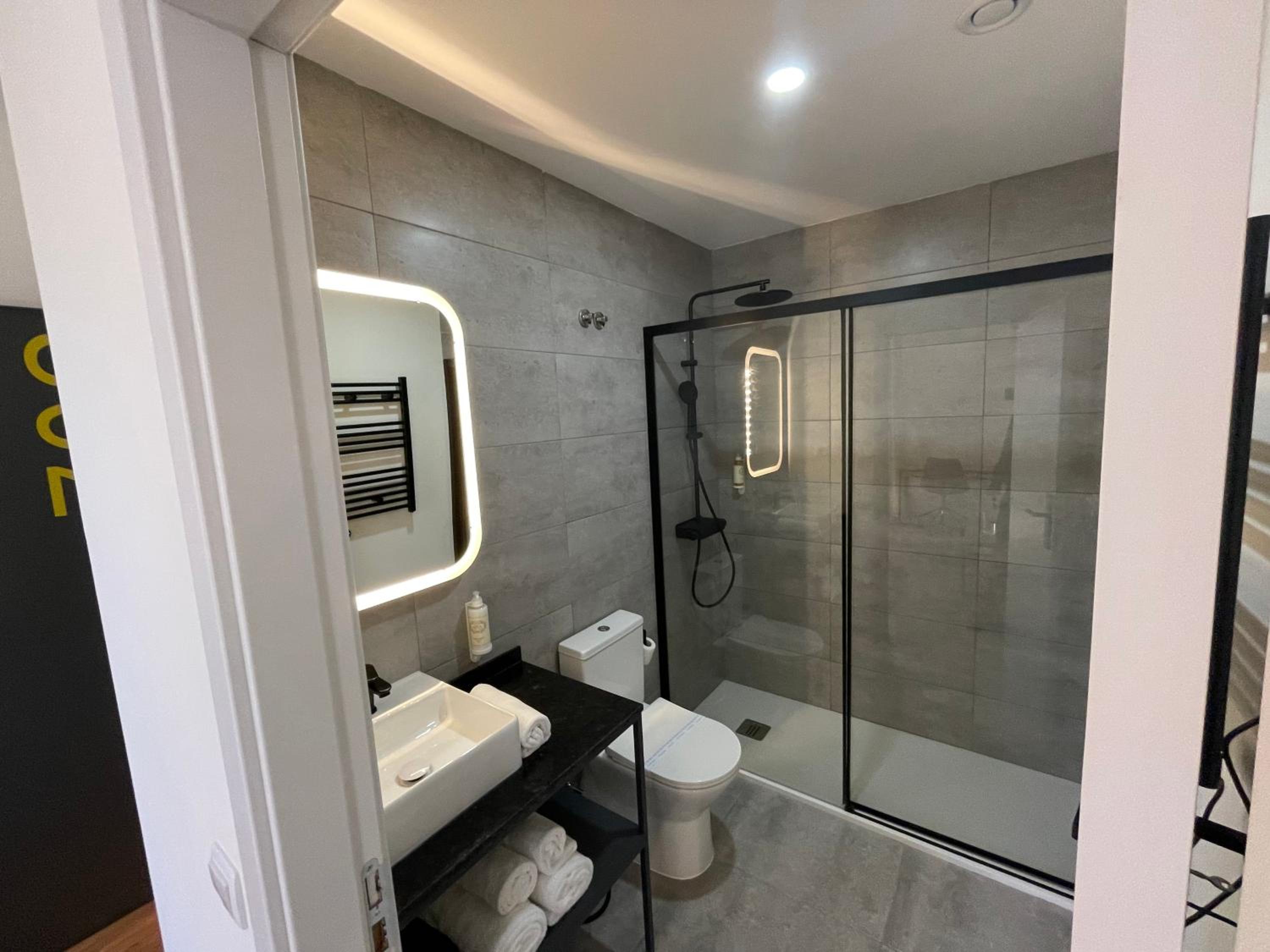 Deluxe Triple Room - Photo 3