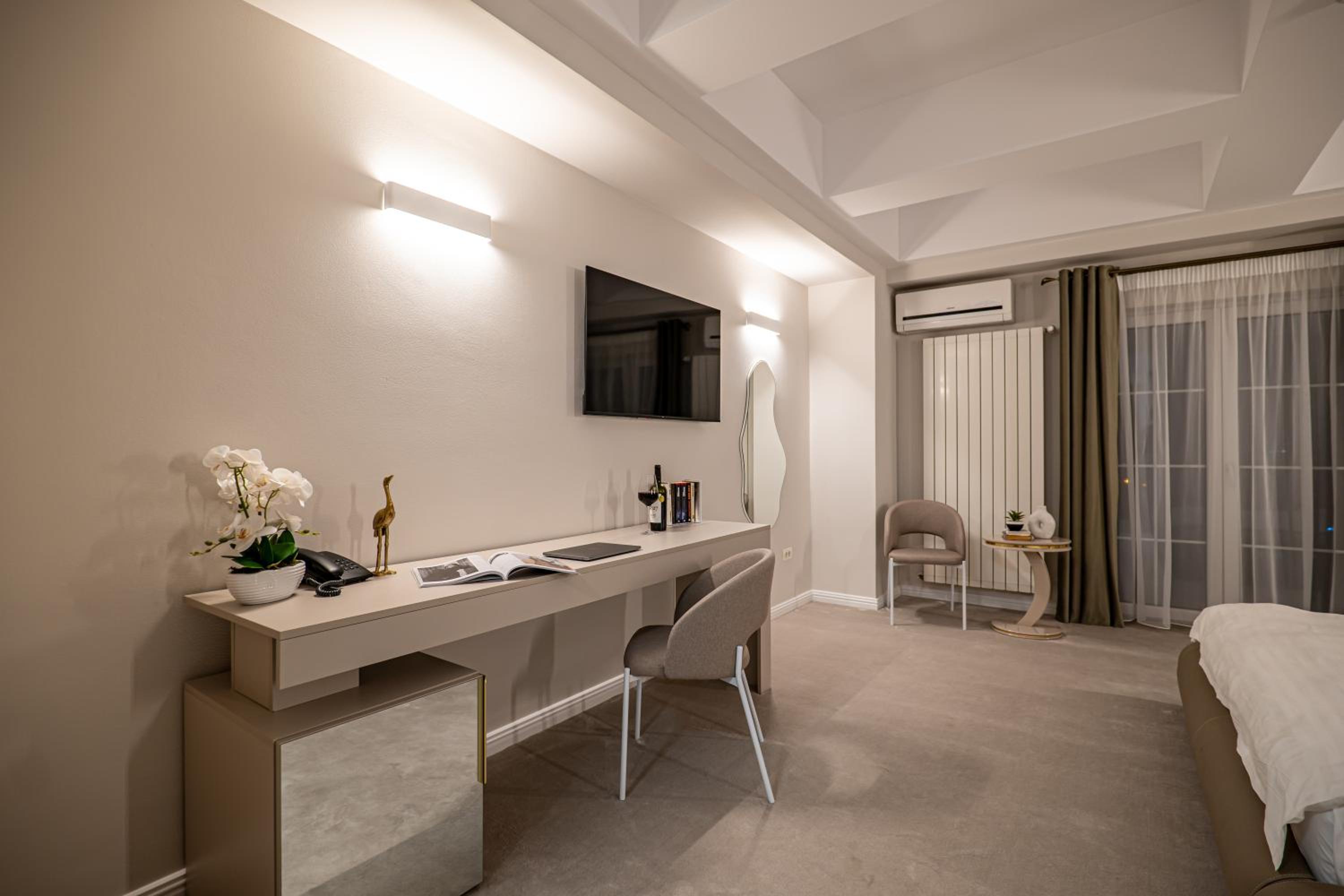 Double Room with Side Sea View - Photo 9