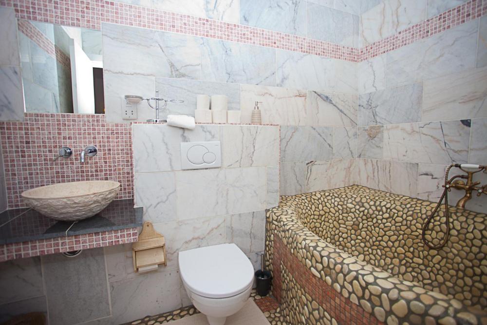 Deluxe Double Room with Balcony photo 3