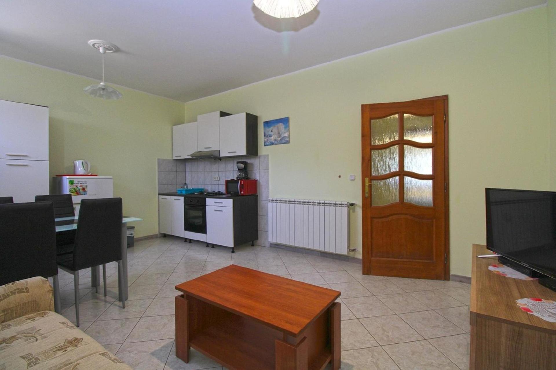 Apartment photo 2