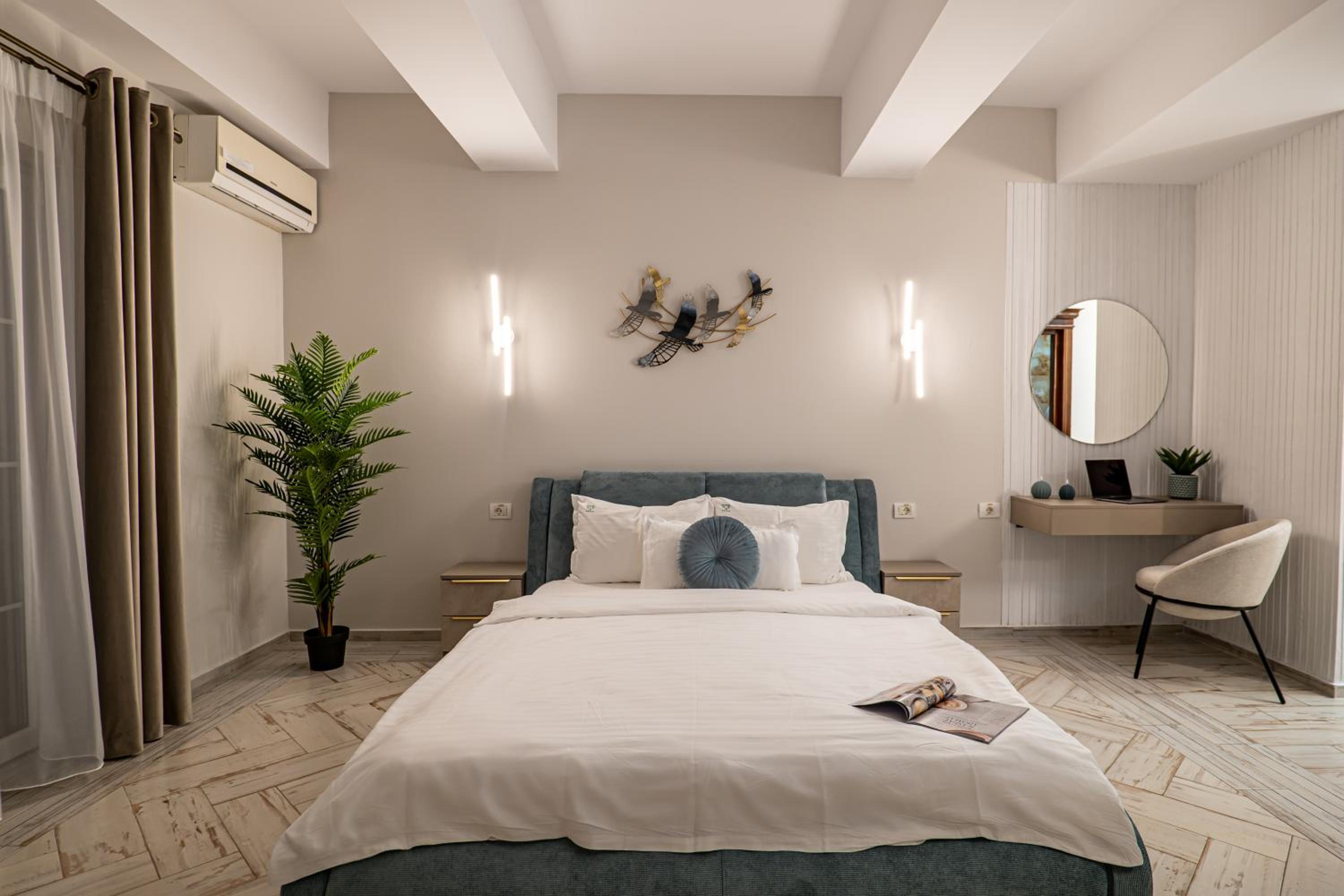 Double Room with Side Sea View - Photo 1