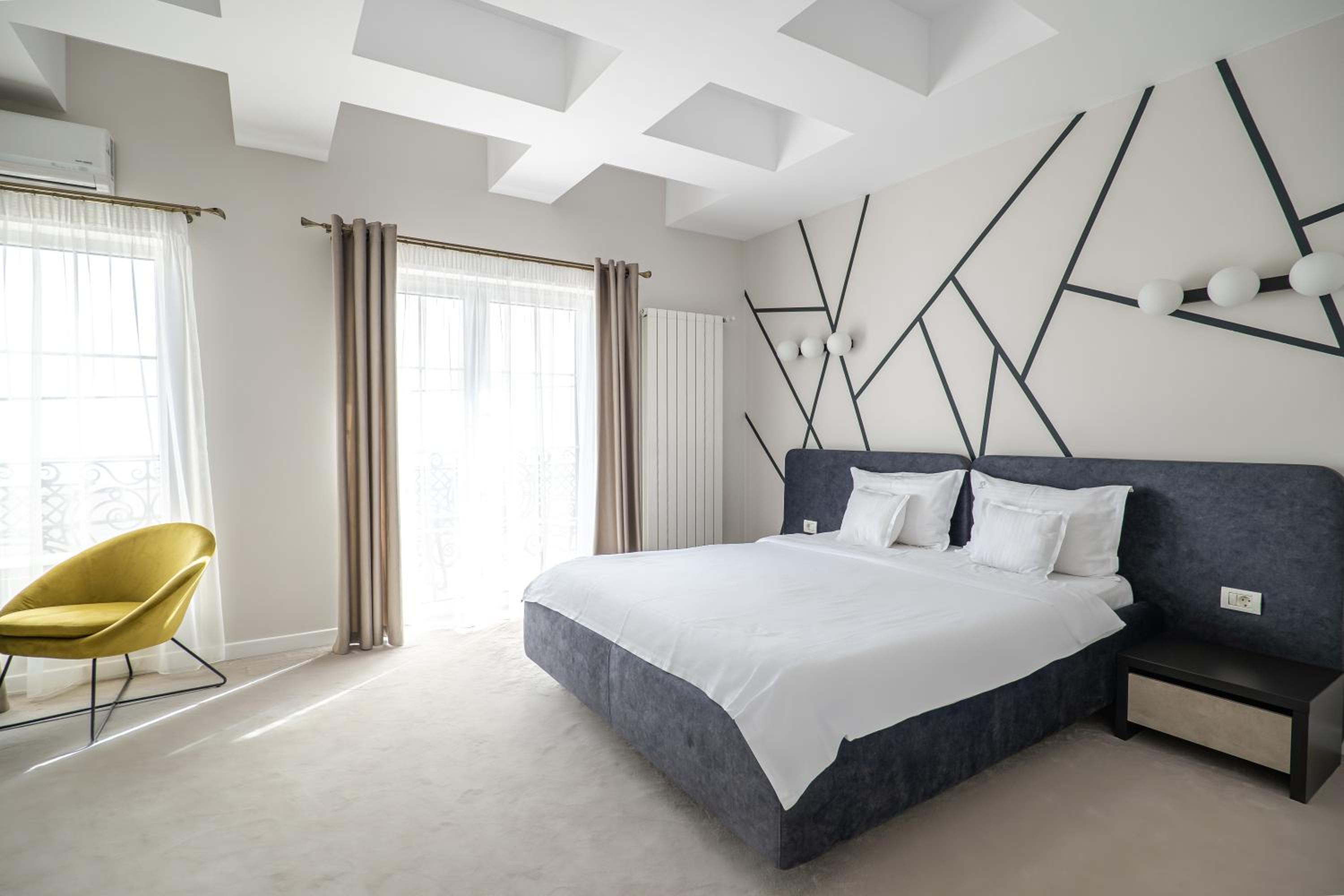 Double Room with Balcony and Sea View - Photo 9