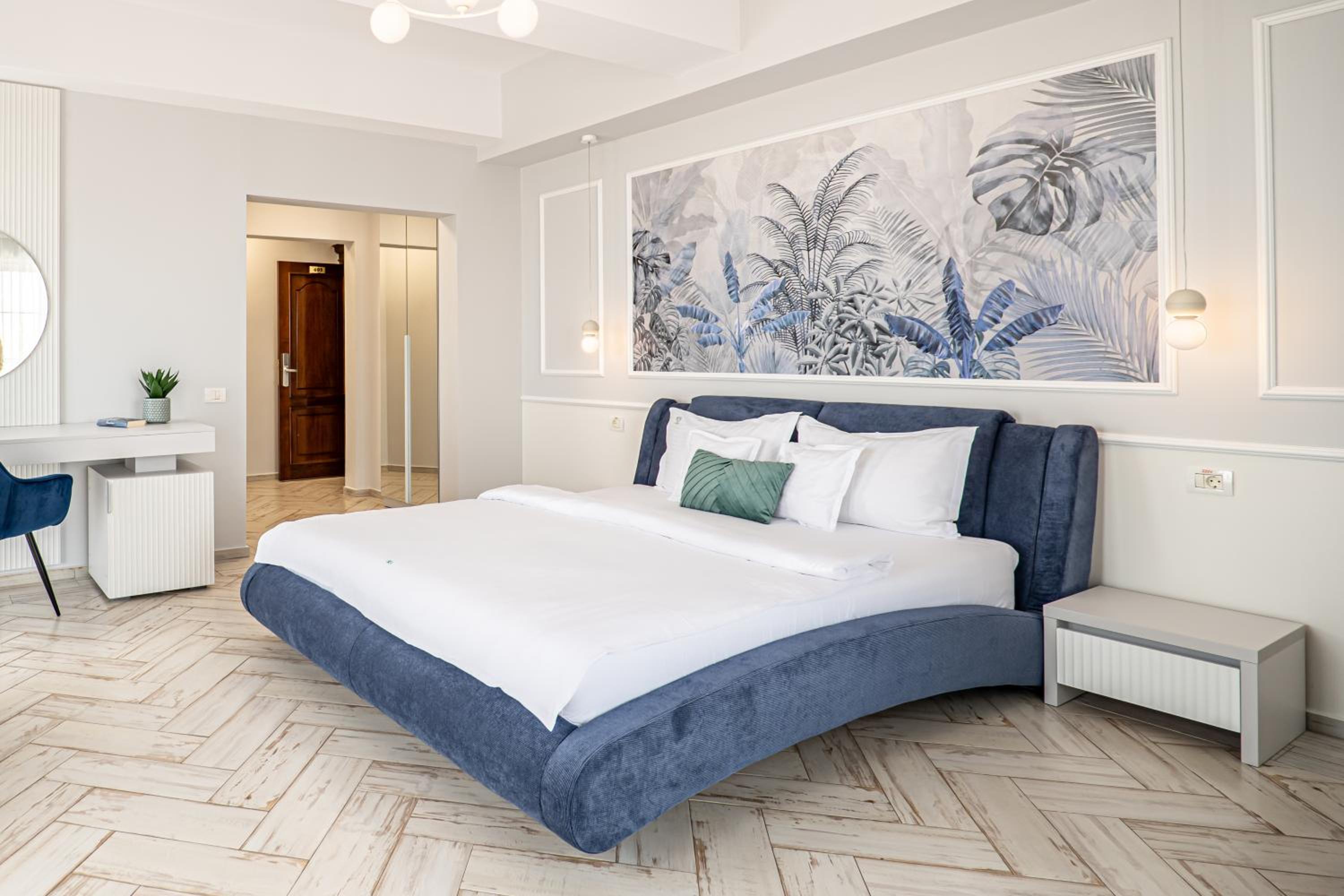 Double Room with Balcony and Sea View - Photo 3