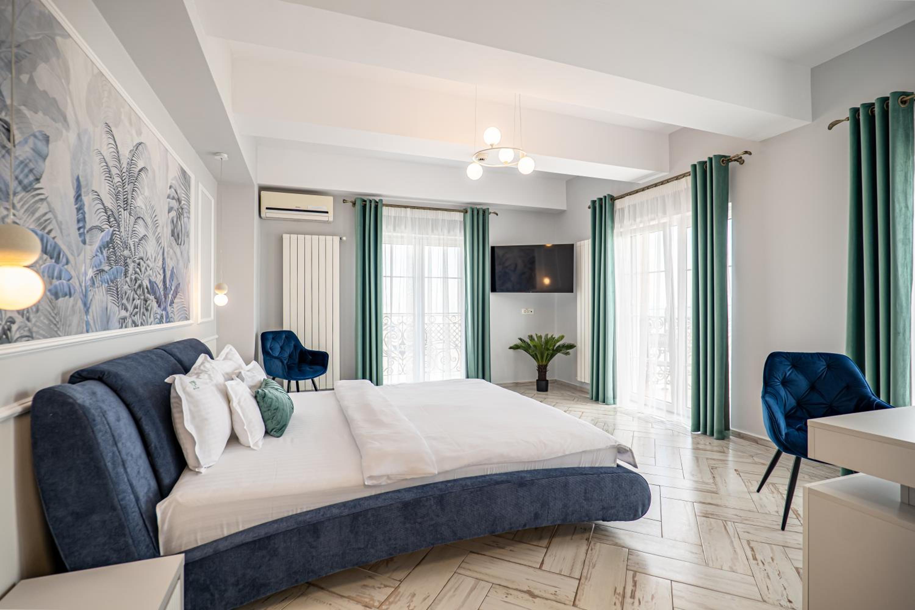 Double Room with Balcony and Sea View - Photo 2