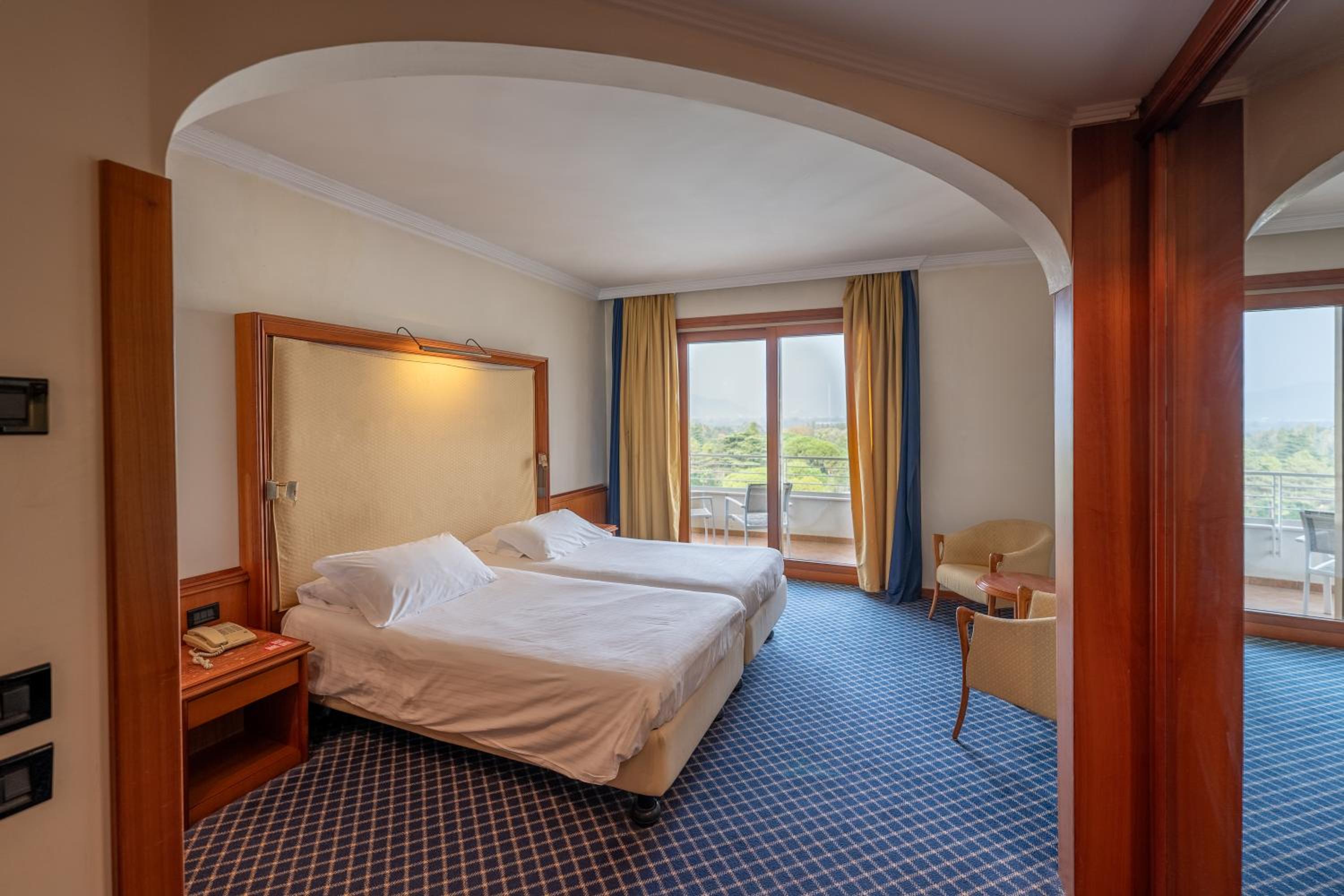 Junior Suite with Balcony and Pool Access (2 Adults) - Photo 2