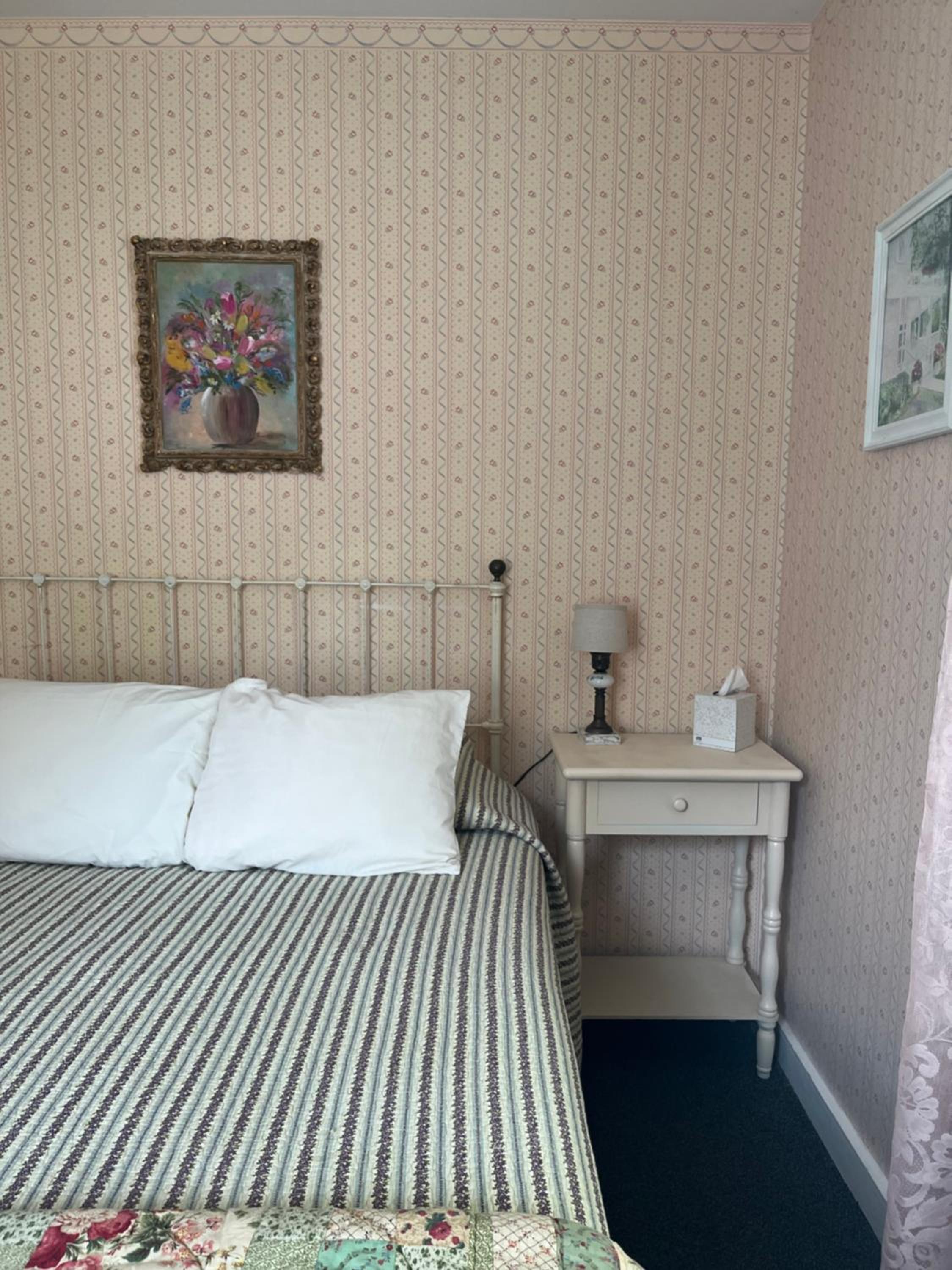 Standard Queen Room - Photo 12