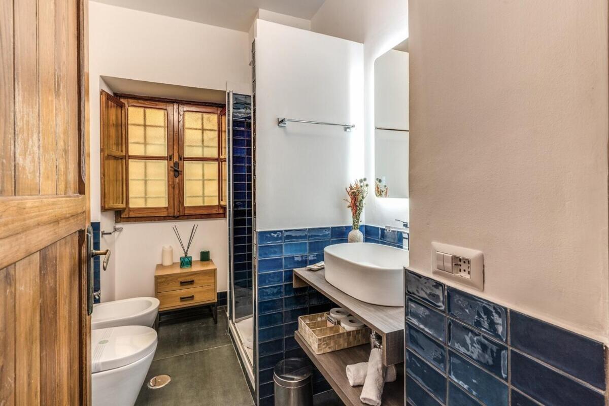 Deluxe One-Bedroom Apartment photo 2