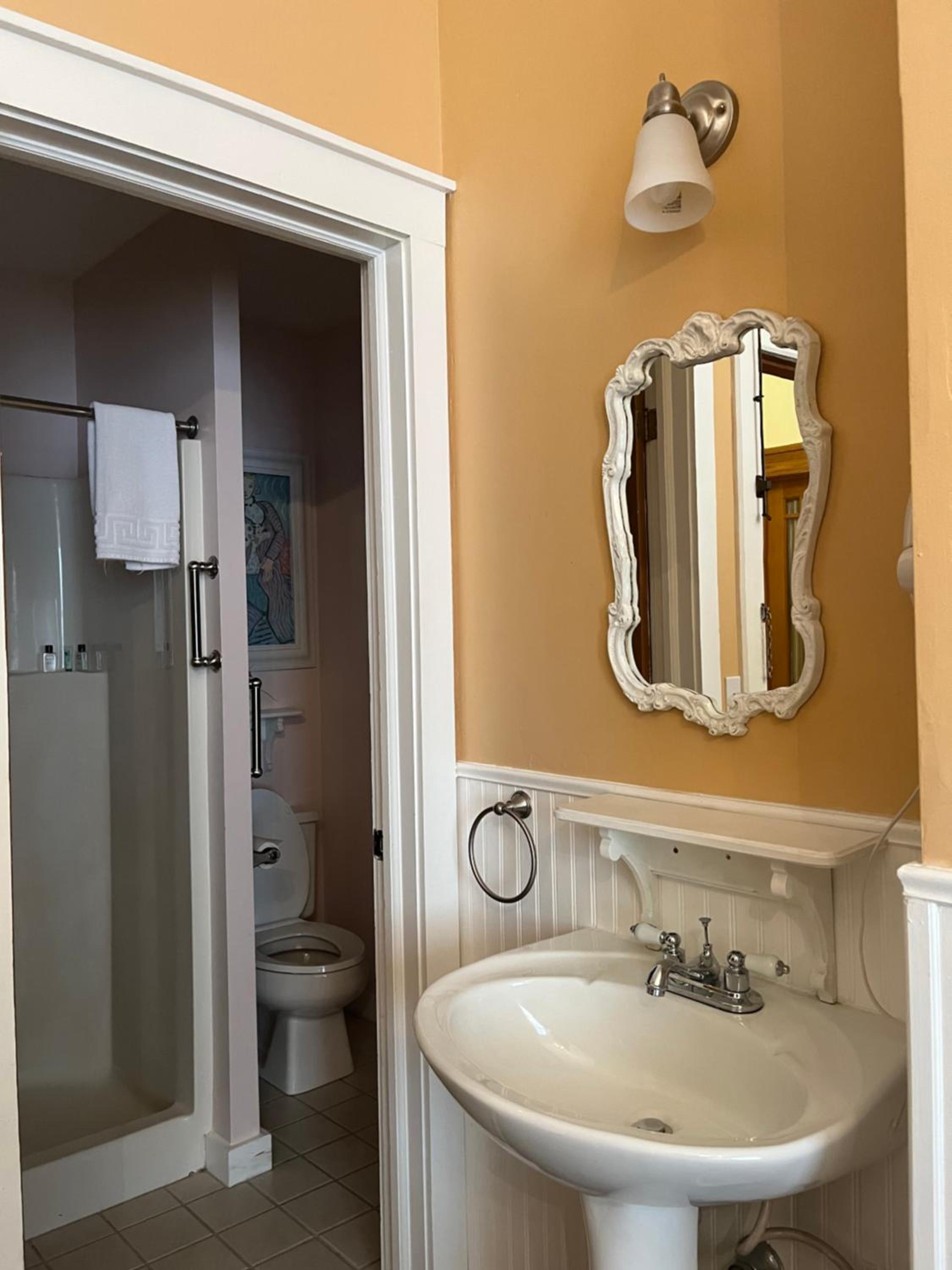 Standard Queen Room - Photo 3