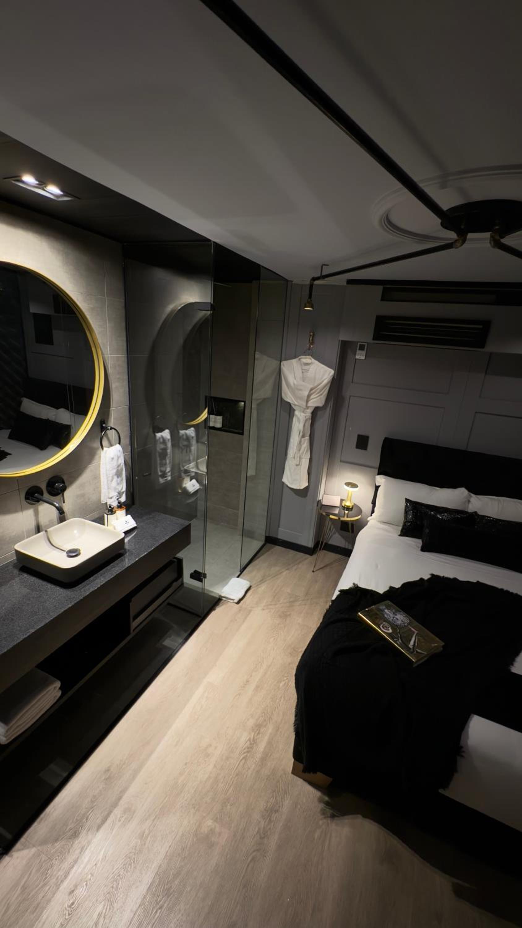 Standard Double Room photo 3
