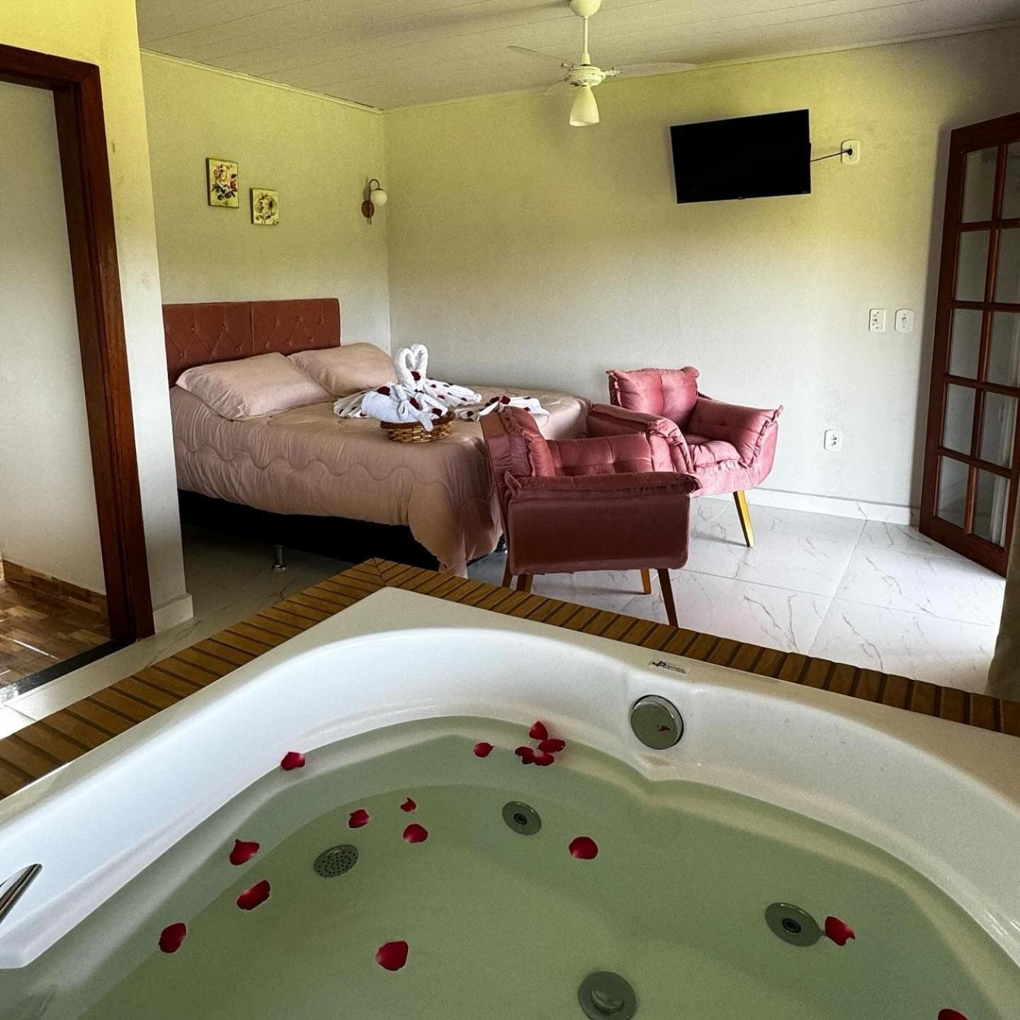 Deluxe Suite with Spa Bath