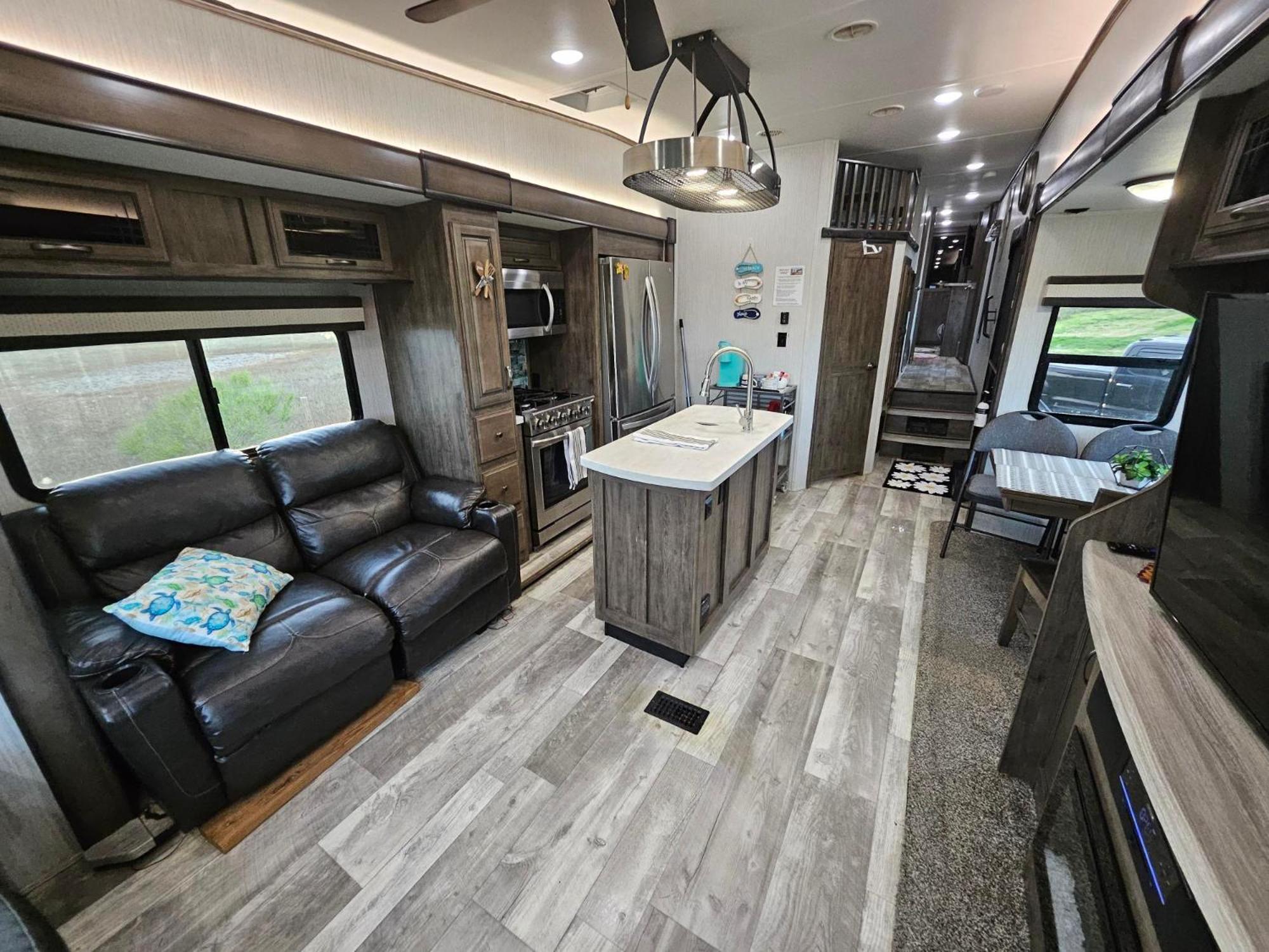 Deluxe Family Room photo 3