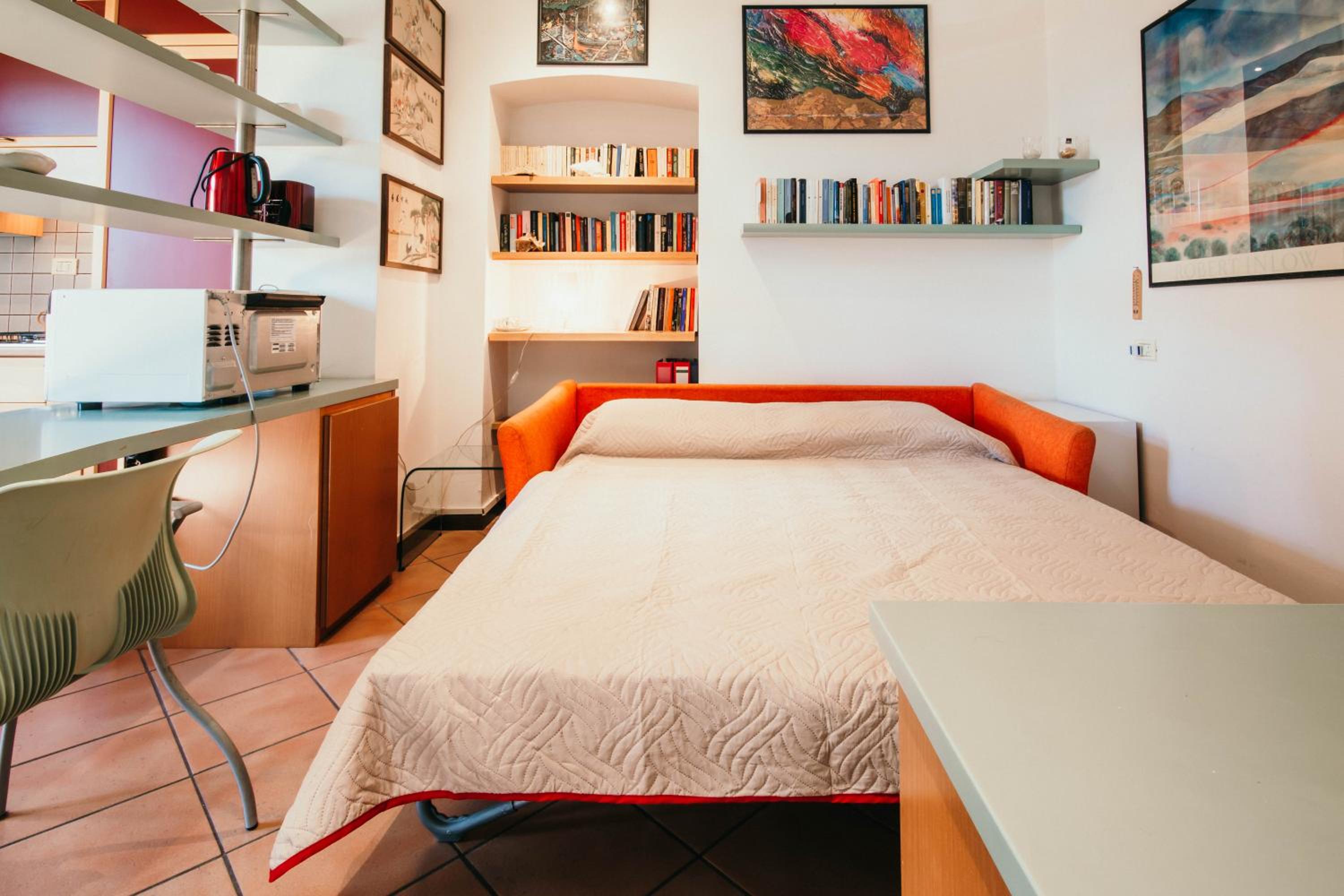 One-Bedroom Apartment photo 1