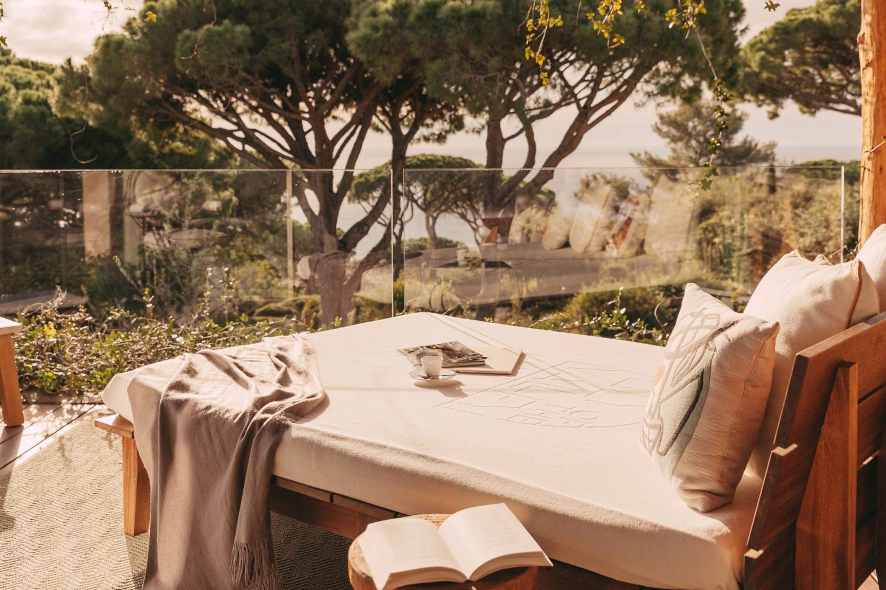 Deluxe Double or Twin Room with Sea View photo
