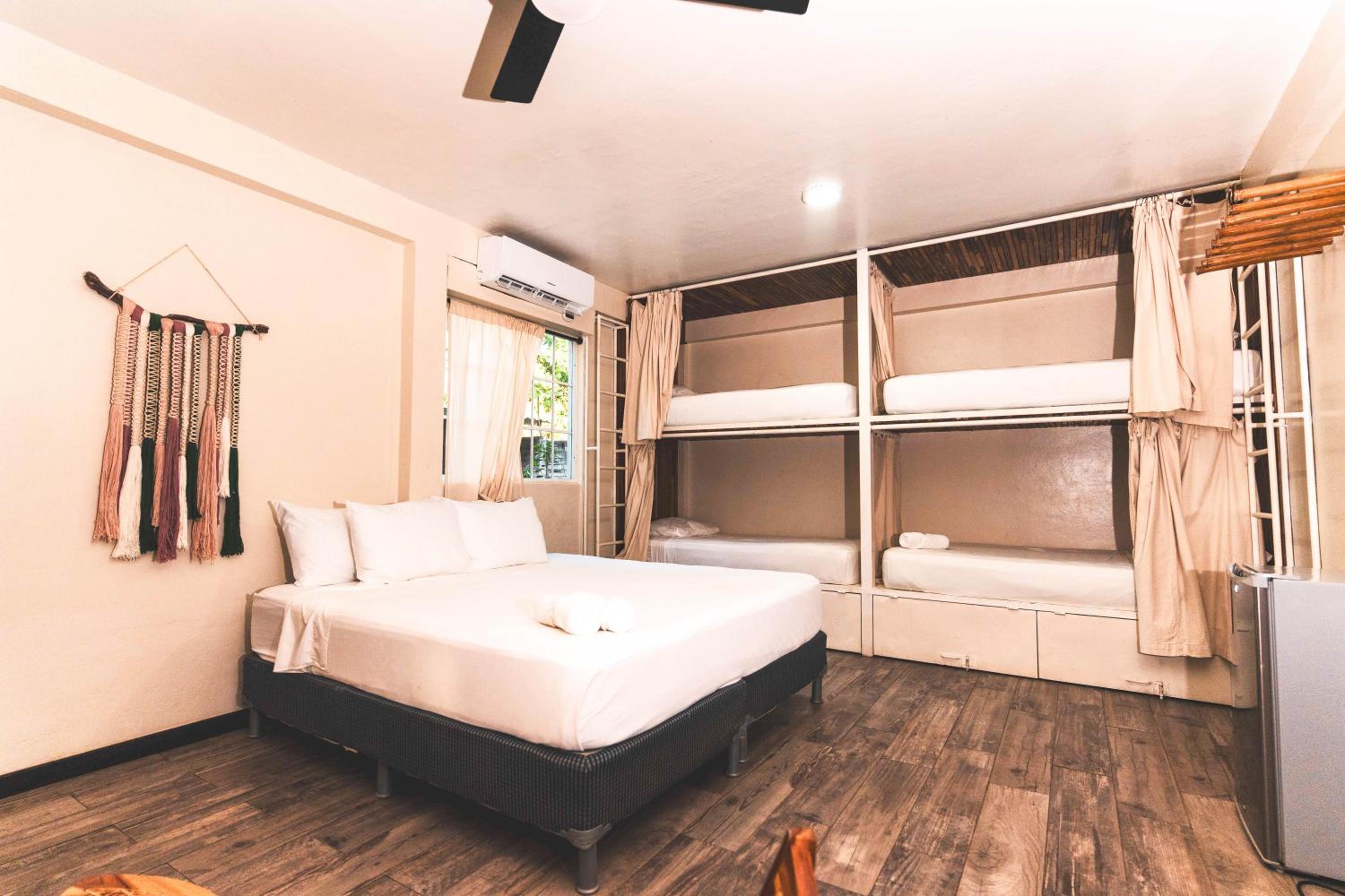 Deluxe Quadruple Room