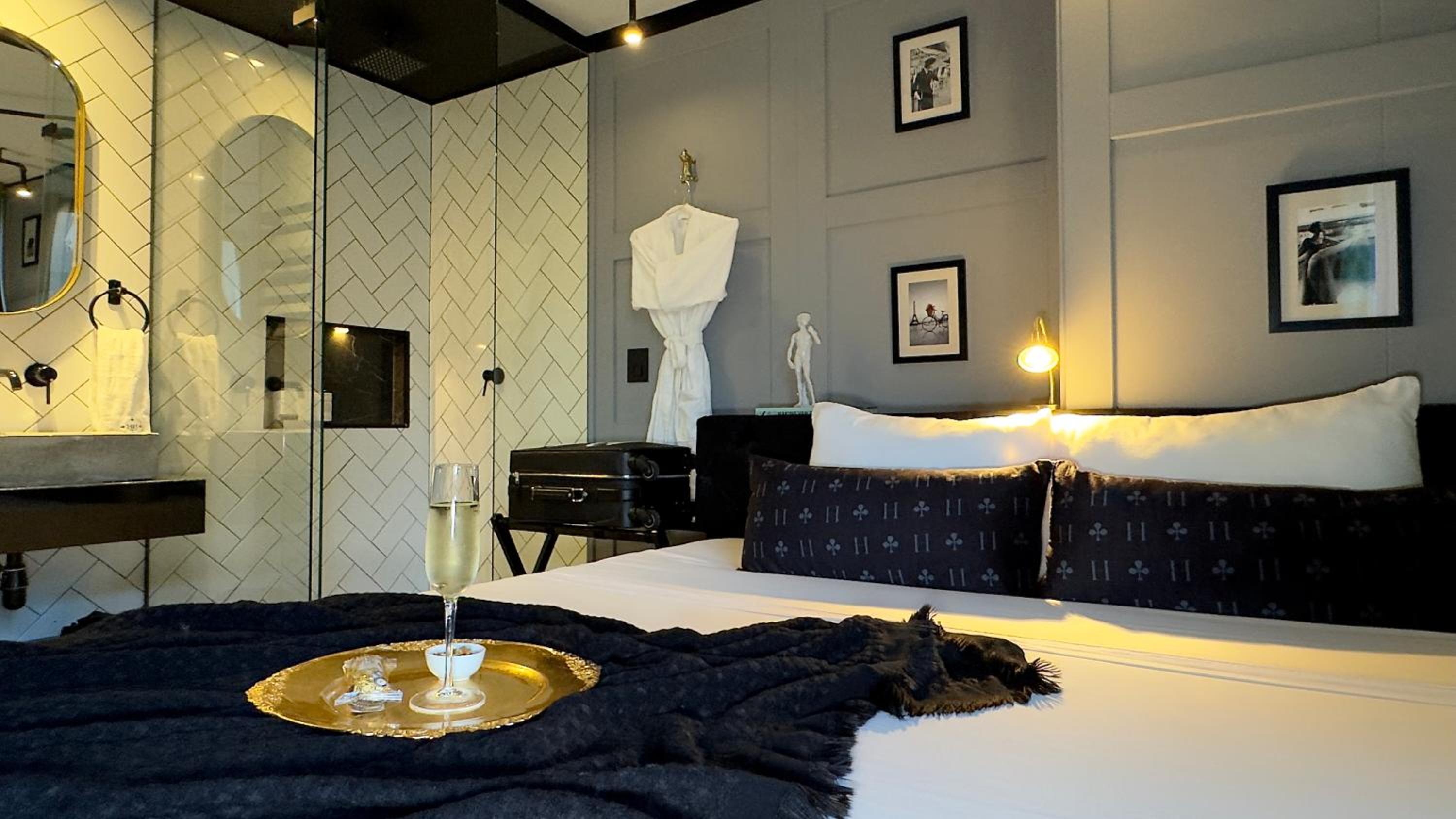 Deluxe Double Room with Balcony photo 3