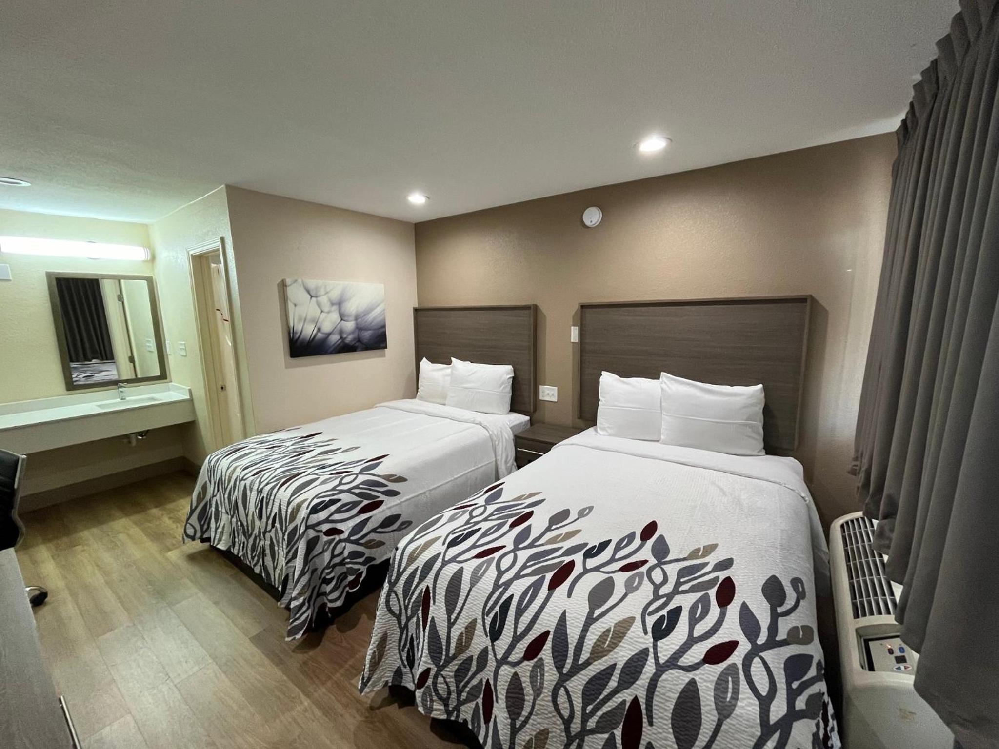 Standard Room with Two Double Beds Non-Smoking - Photo 2