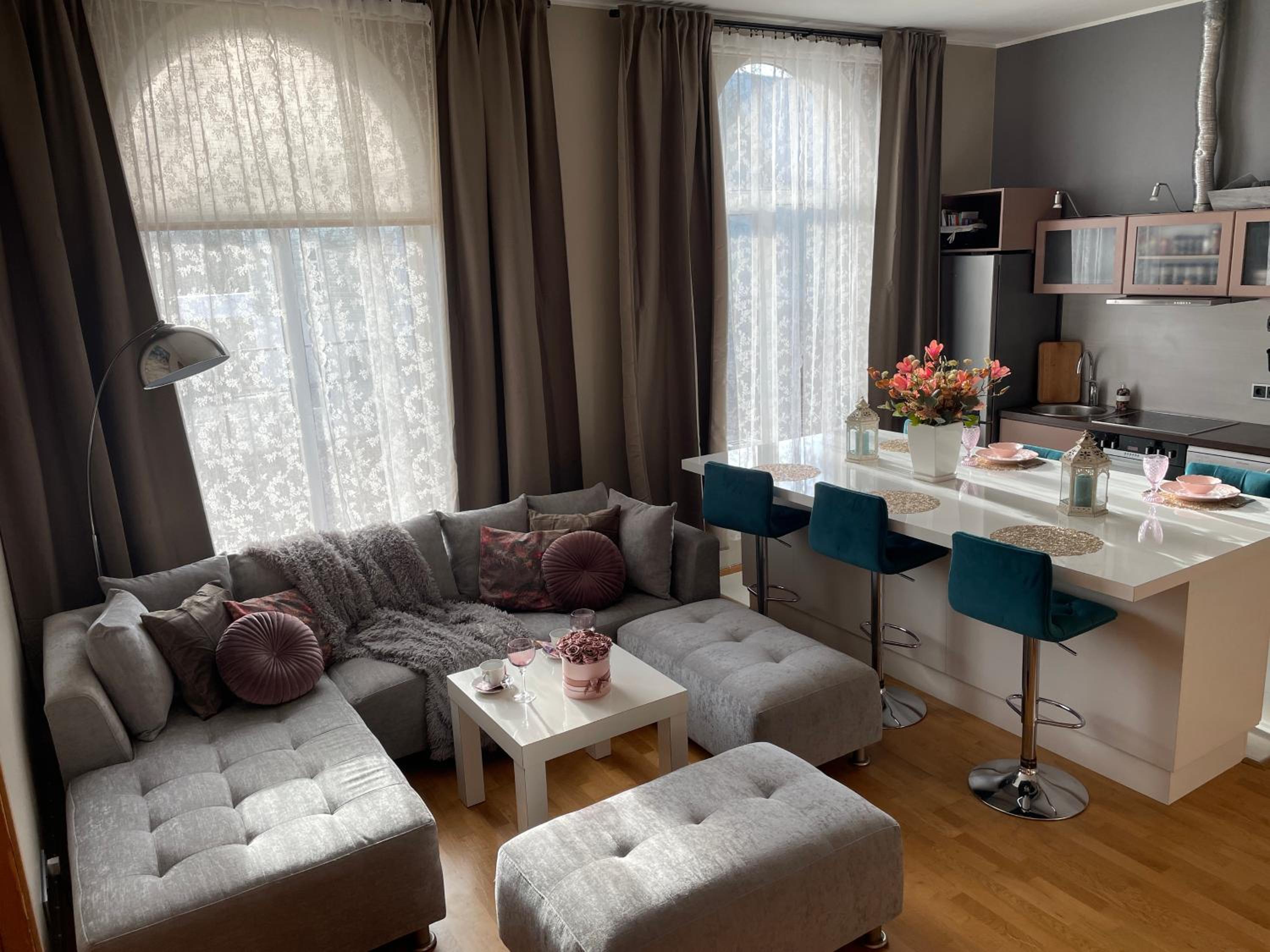 One-Bedroom Apartment photo 1