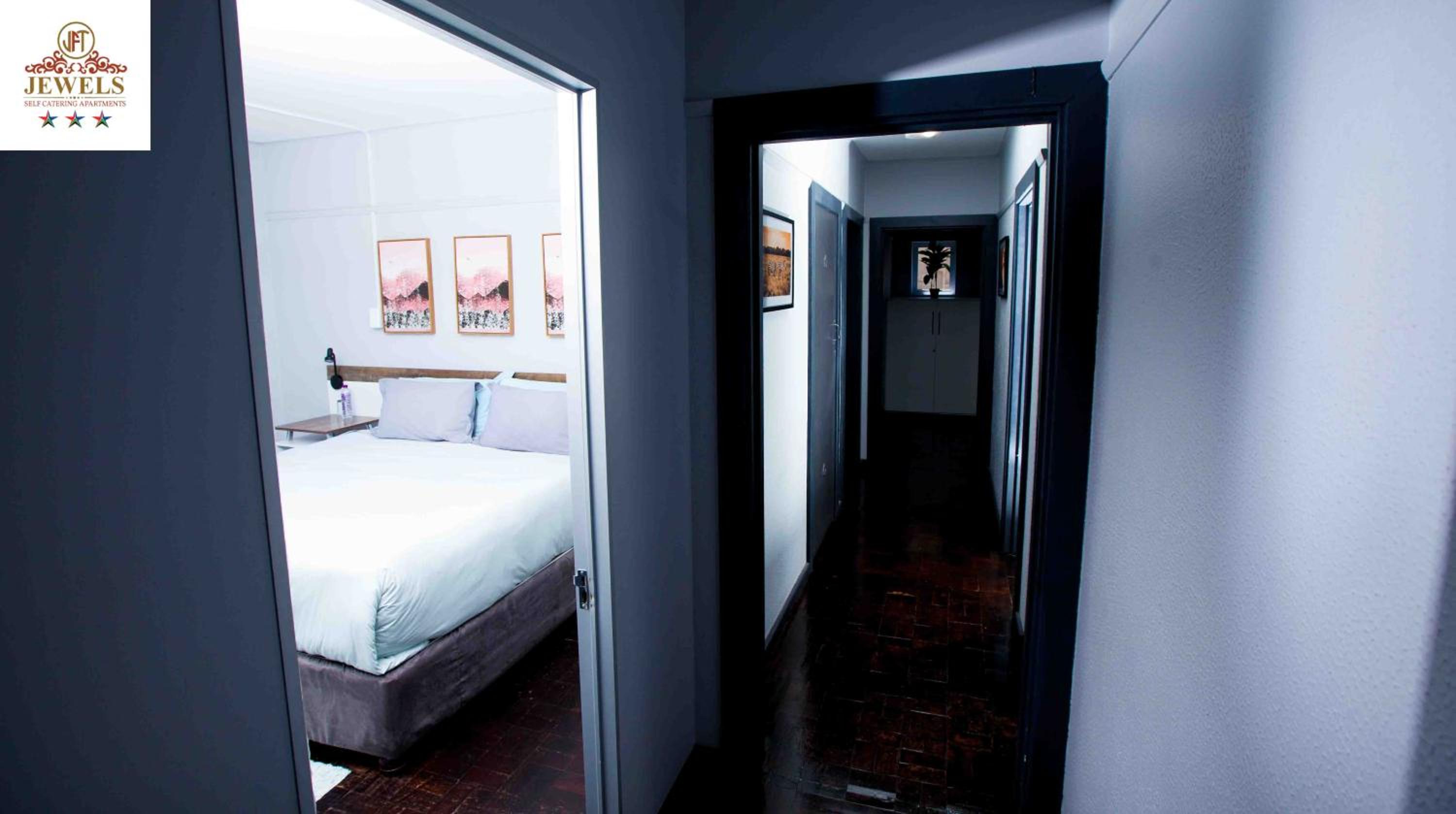 Standard Twin Room - Photo 10