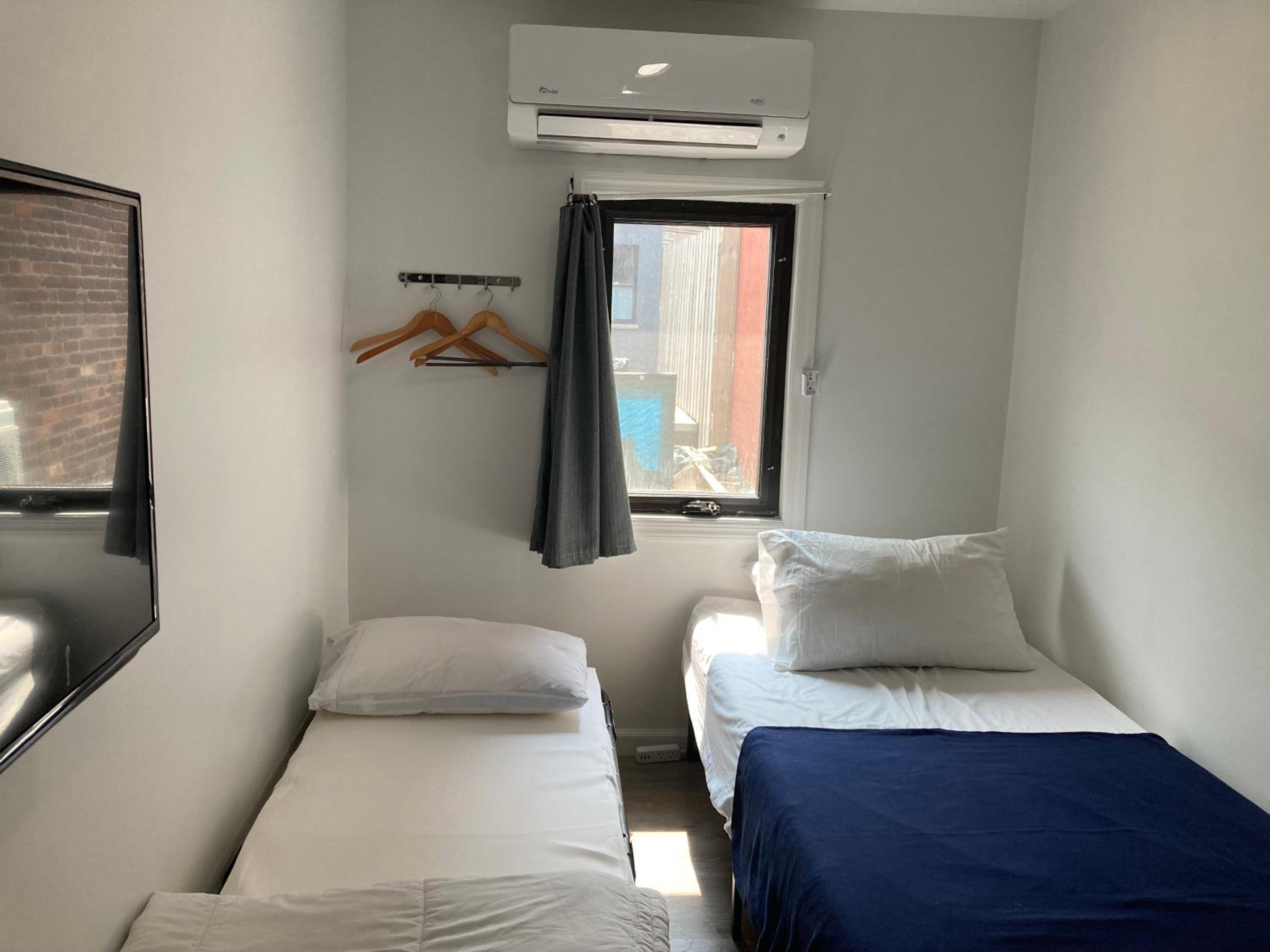 Twin Room with Shared Bathroom photo 2