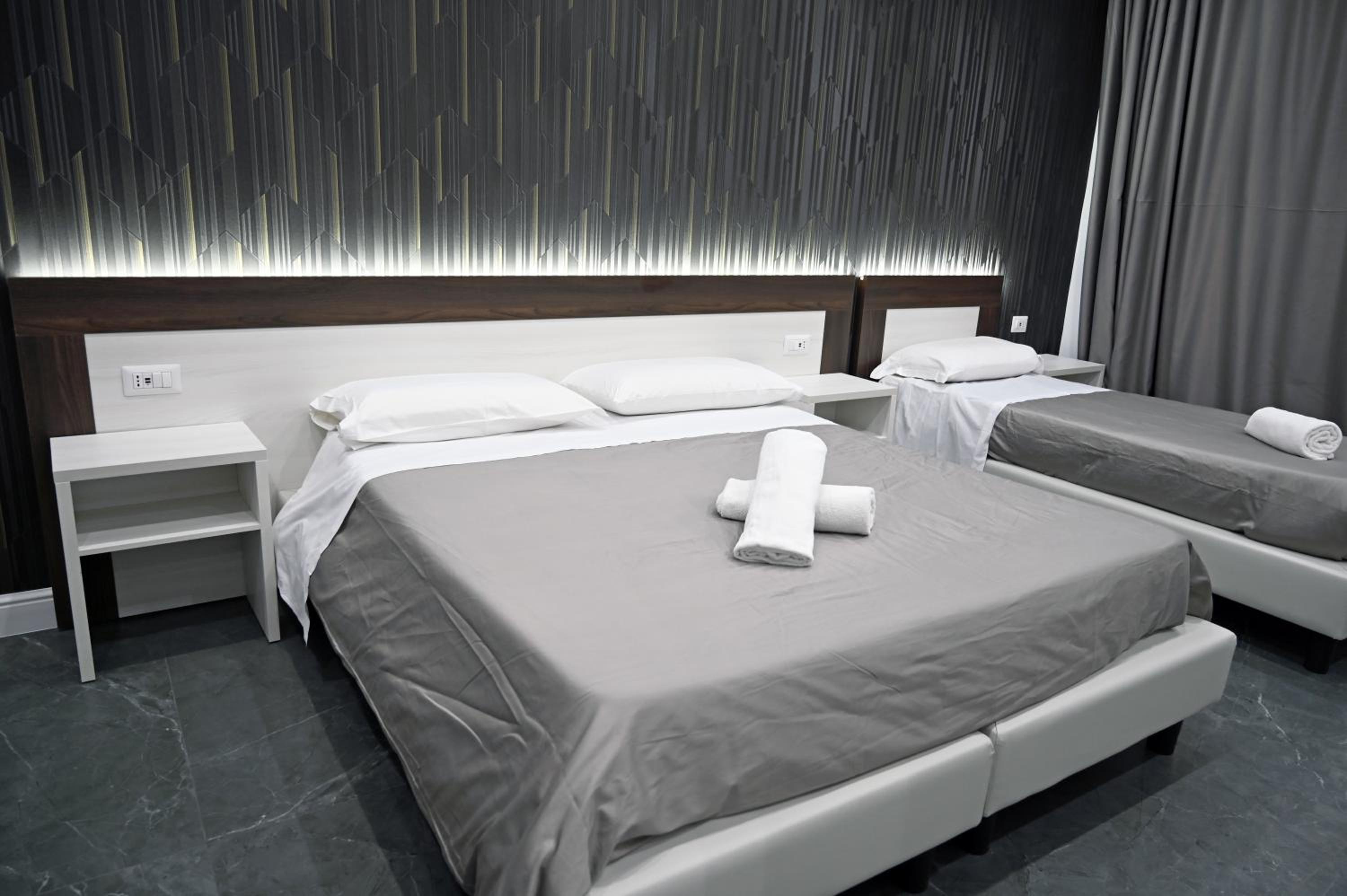 Quadruple Room - Photo 1