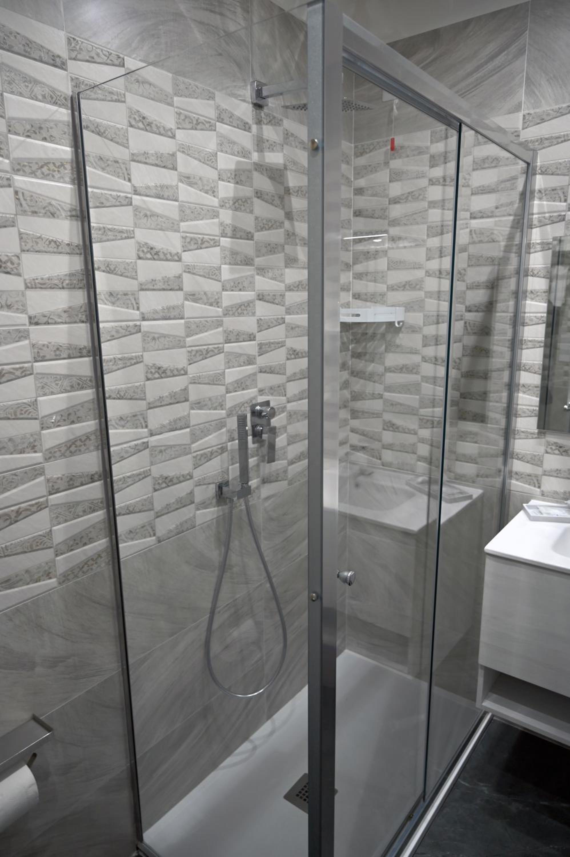 Deluxe Double or Twin Room - Photo 7