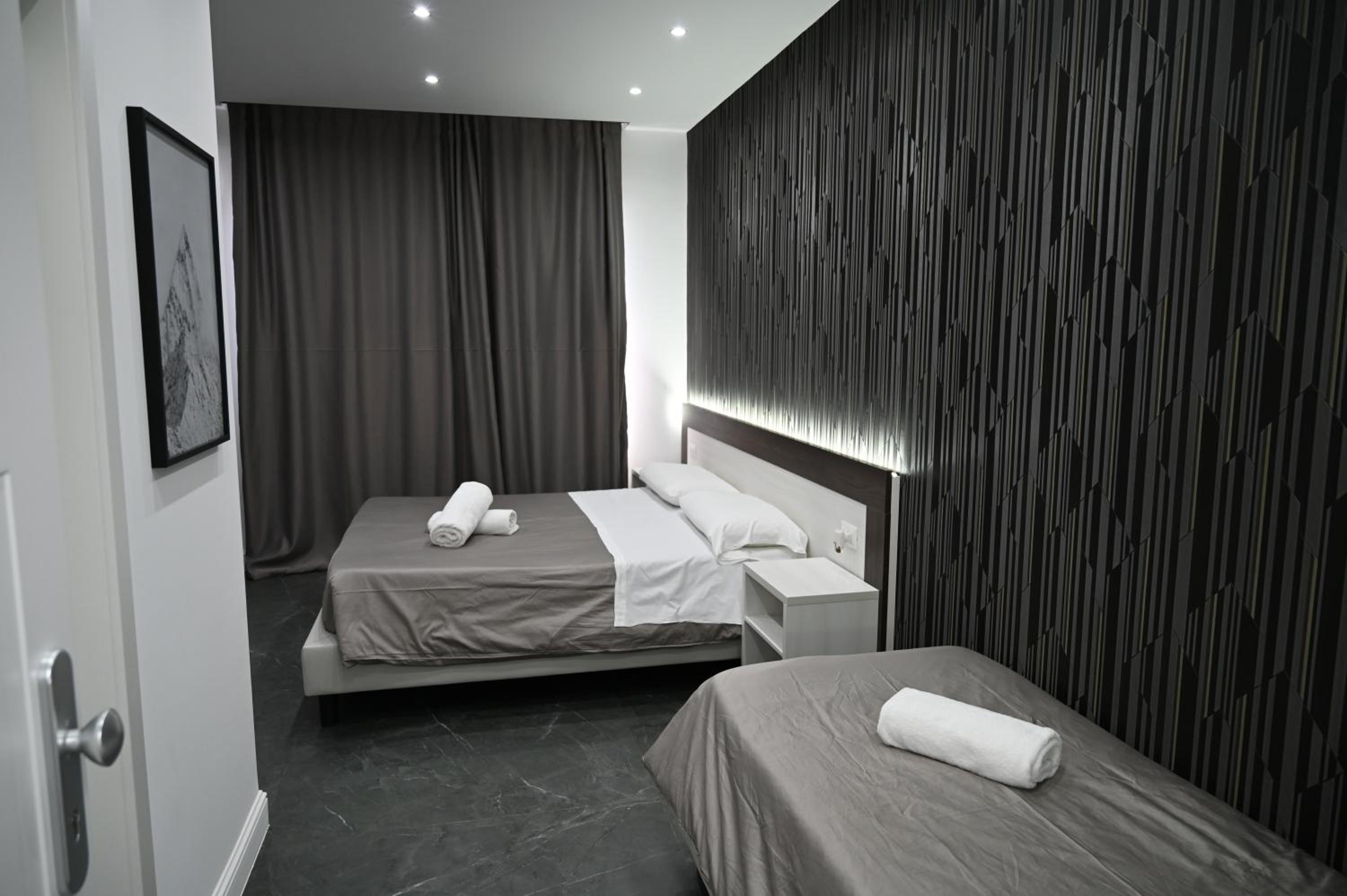 Deluxe Triple Room - Photo 2