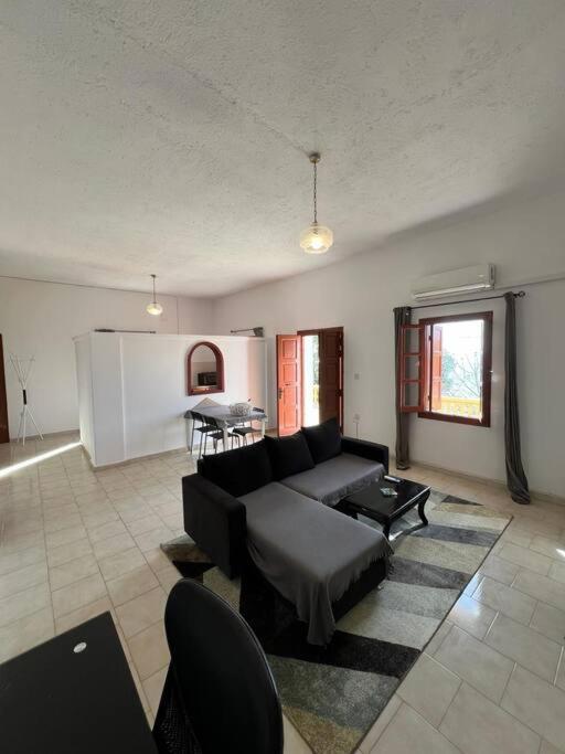 Two-Bedroom Apartment with Balcony and Sea View photo 3