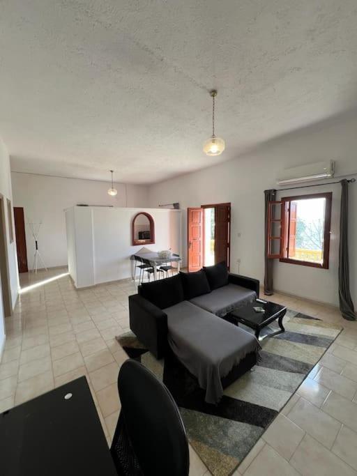 Two-Bedroom Apartment with Balcony and Sea View photo 2