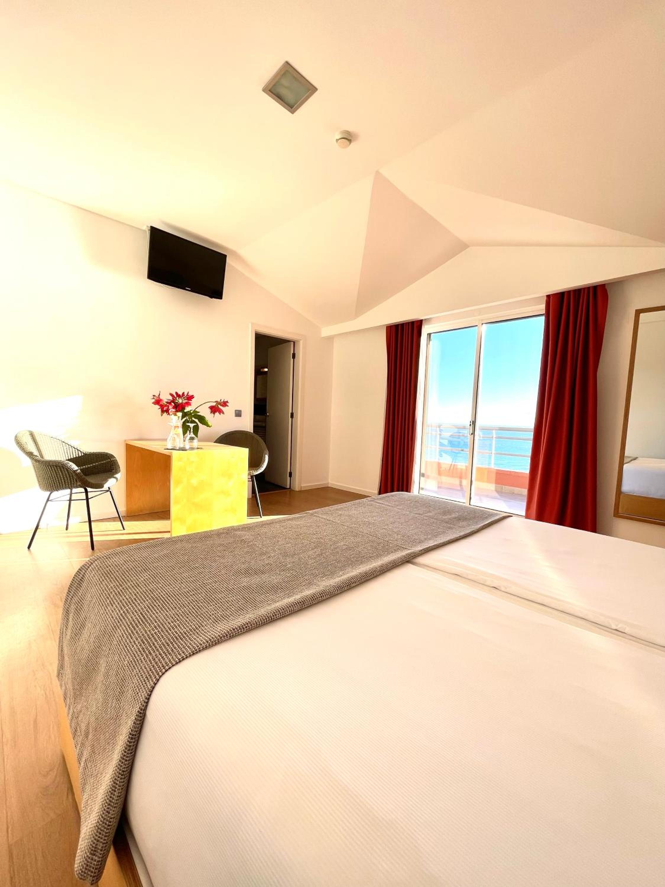 Deluxe Double or Twin Room with Sea View photo 1