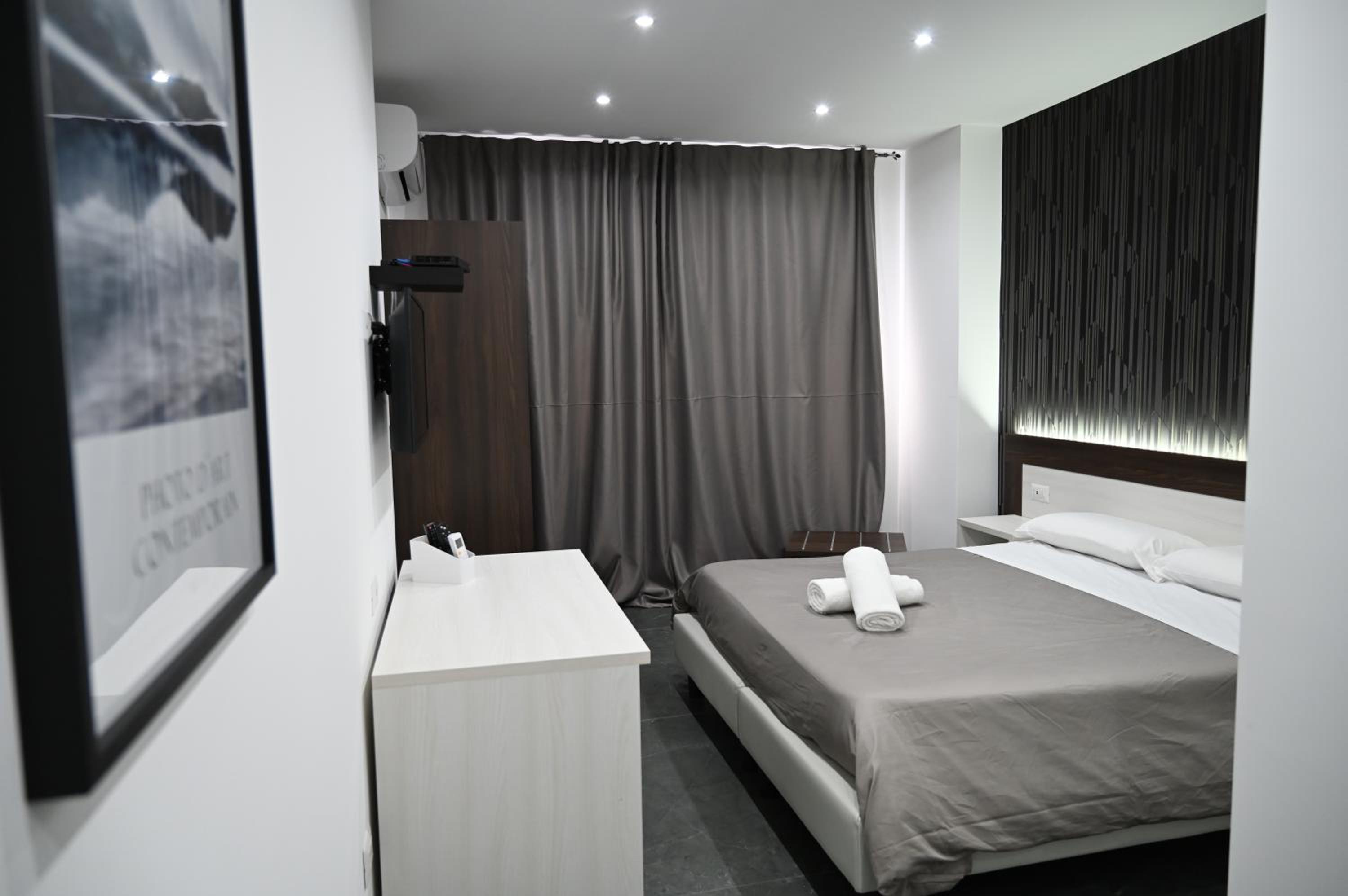 Deluxe Double or Twin Room - Photo 1
