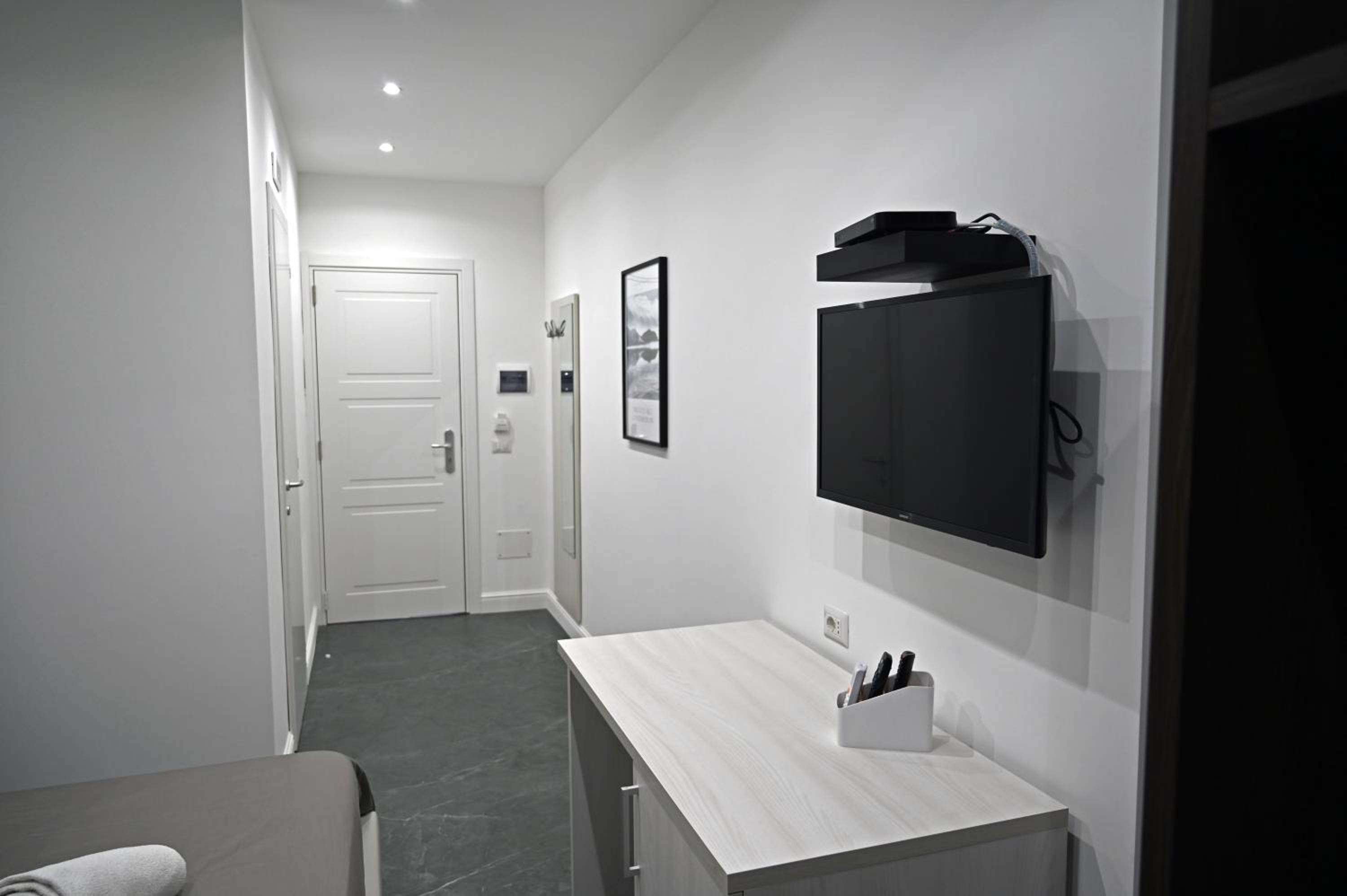 Deluxe Double or Twin Room - Photo 10