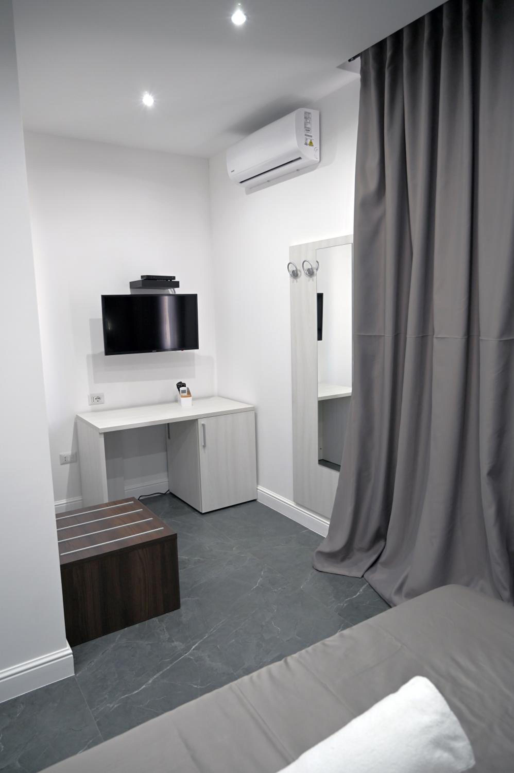 Deluxe Double or Twin Room - Photo 2