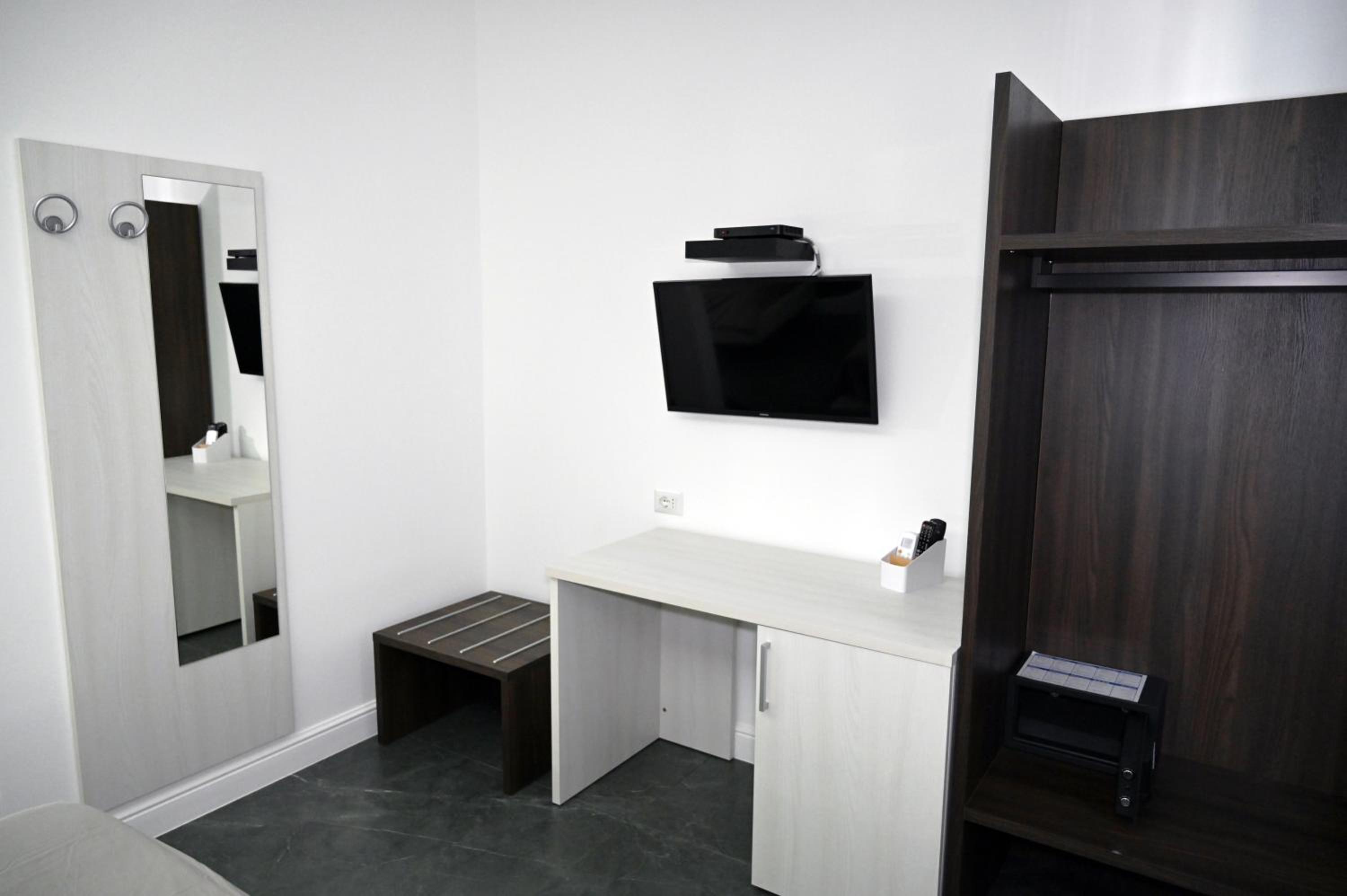 Deluxe Double or Twin Room - Photo 5