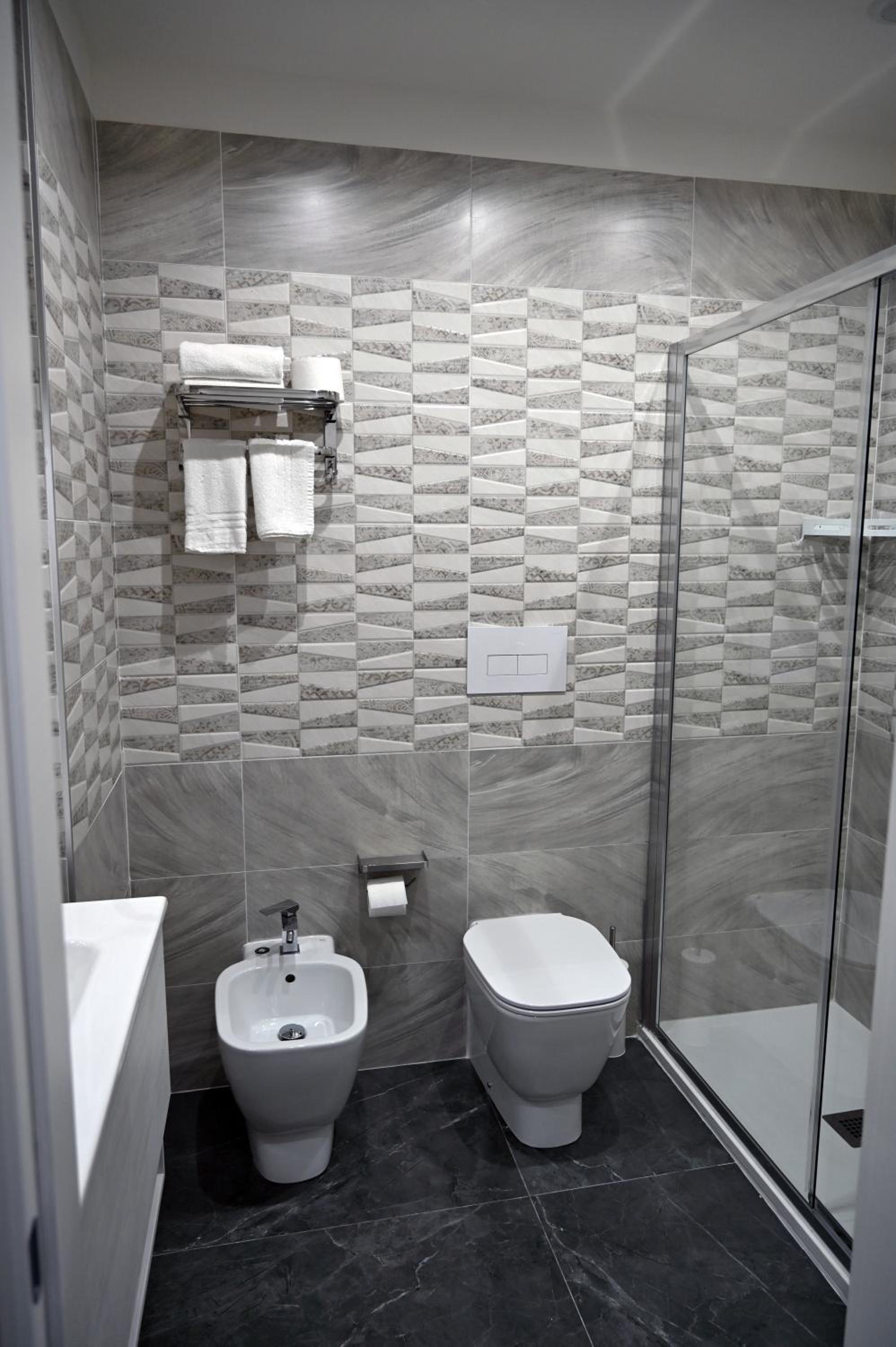 Deluxe Double or Twin Room - Photo 3