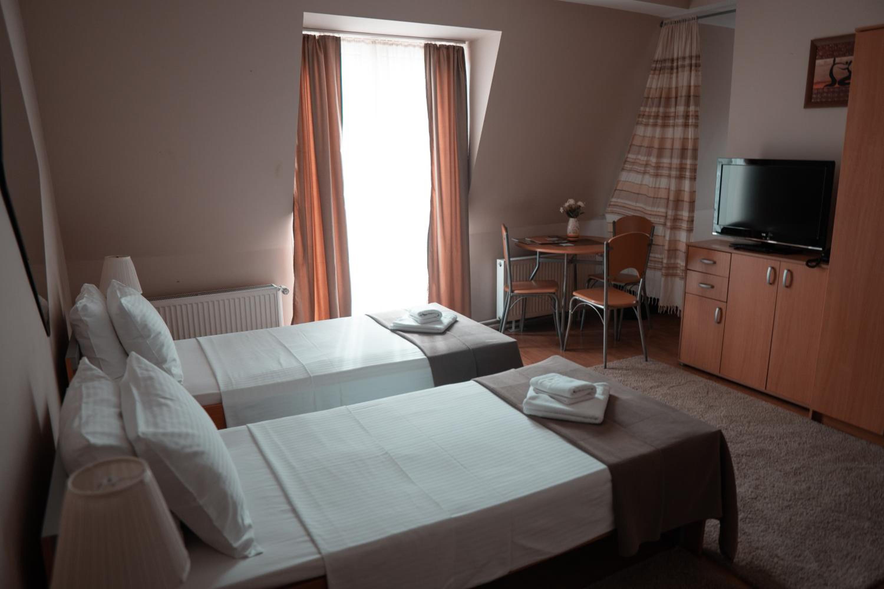 Triple Room - Photo 1