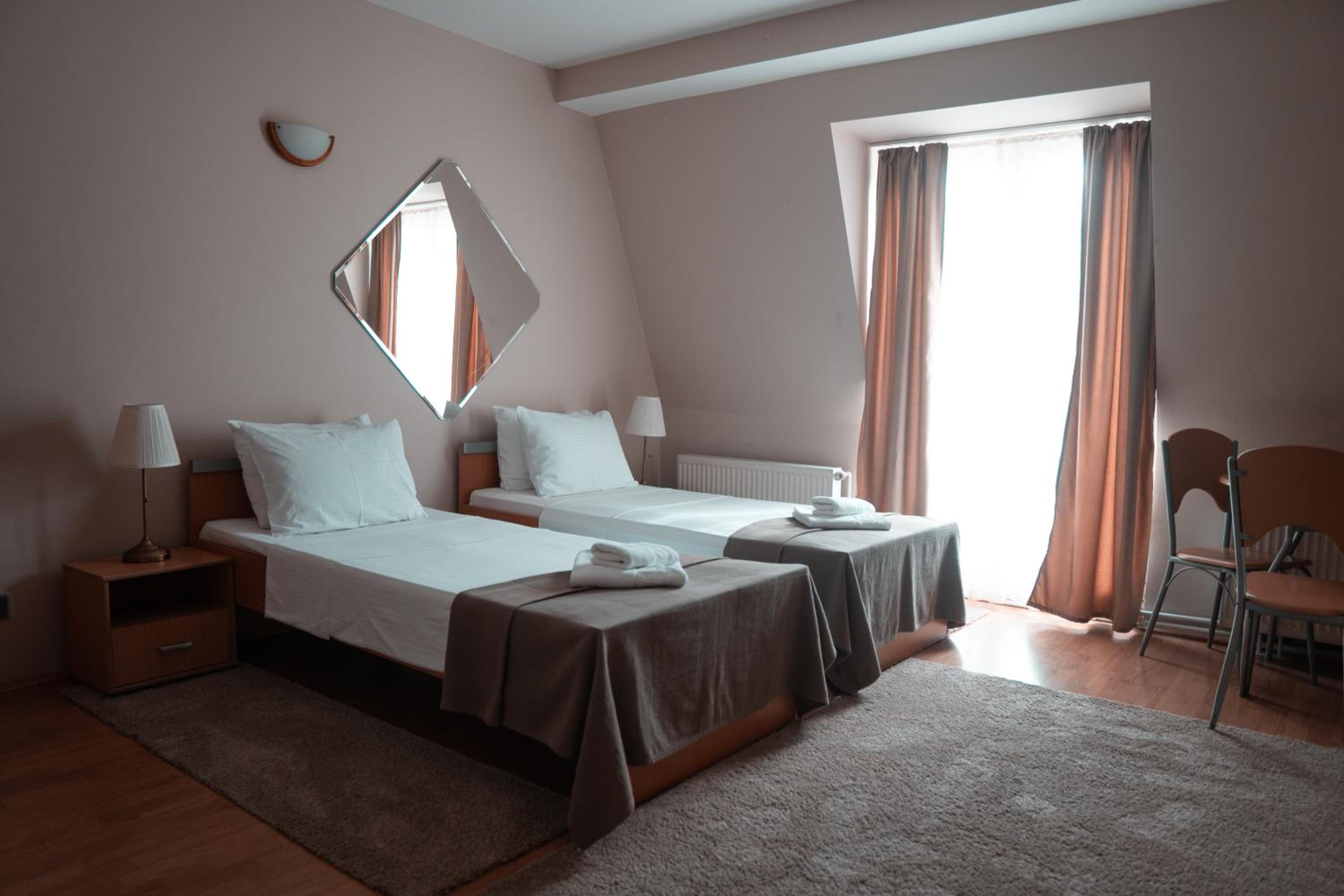 Triple Room with 3 Single Beds - Photo 1