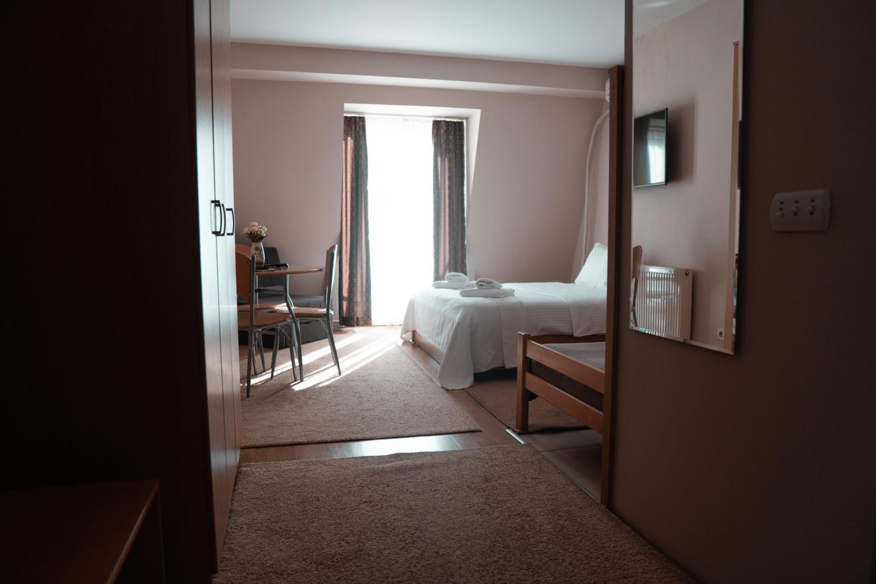 Triple room ( double bed + single bed ) - Photo 6