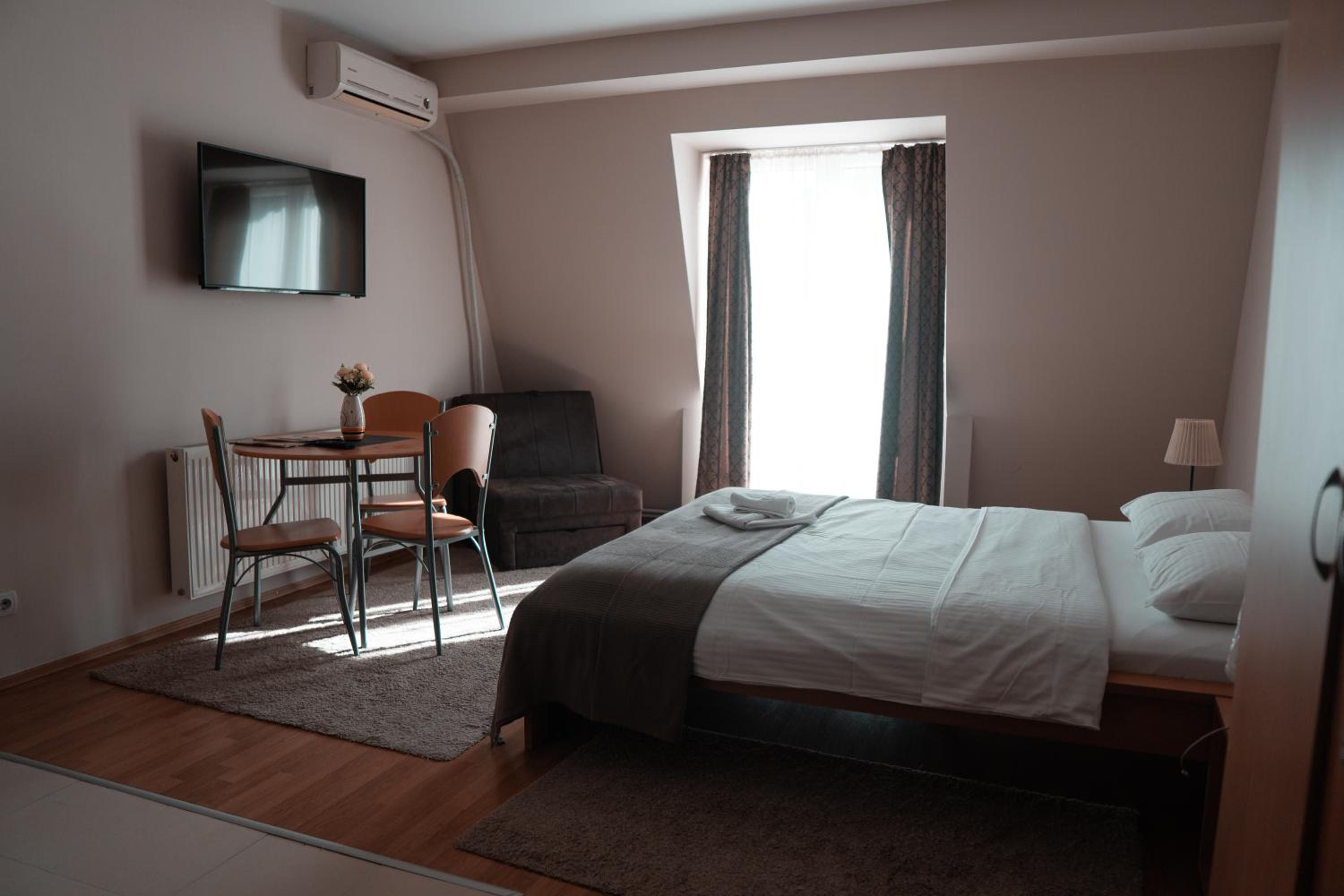 Double Room - Photo 2