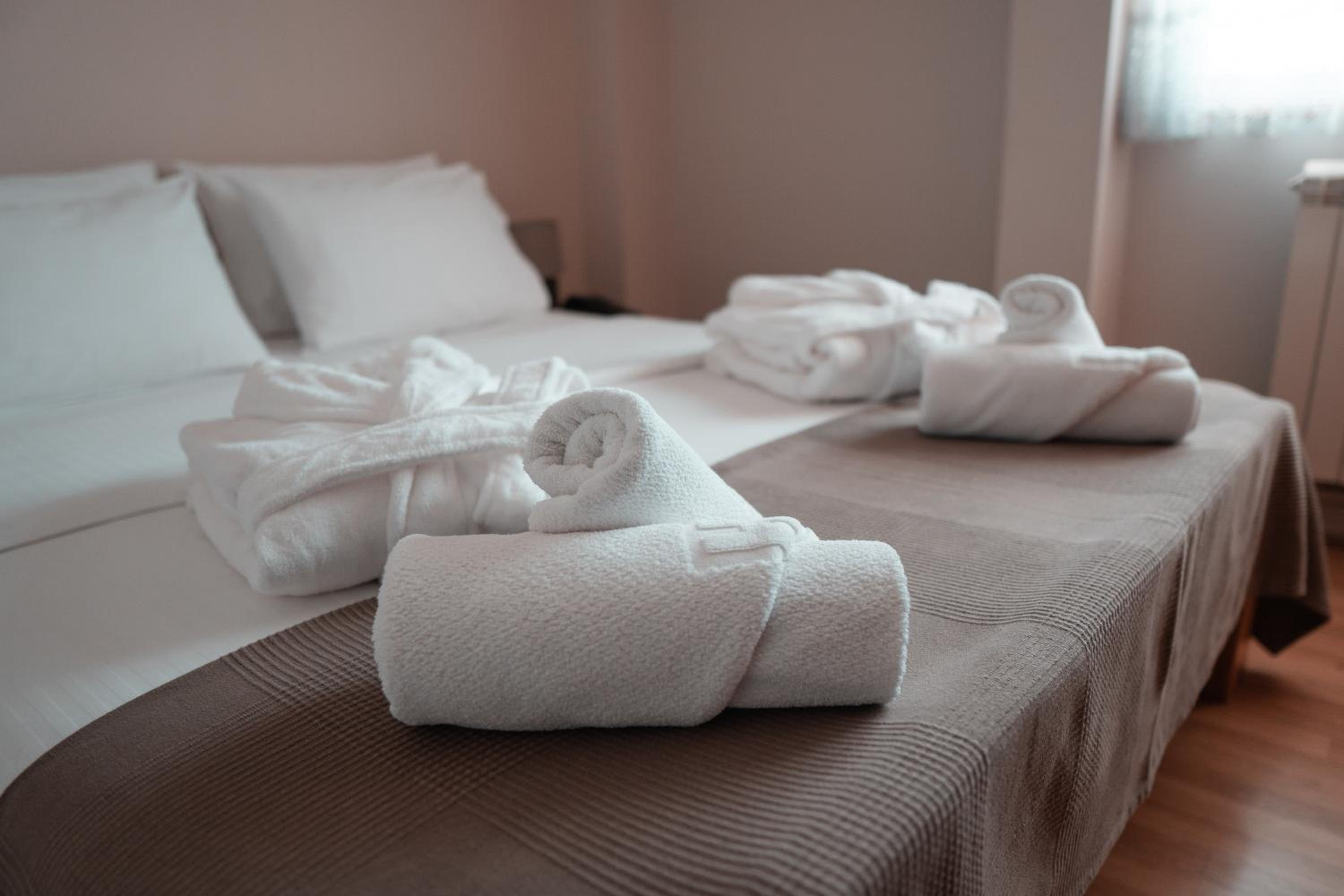 Double Room - Photo 3