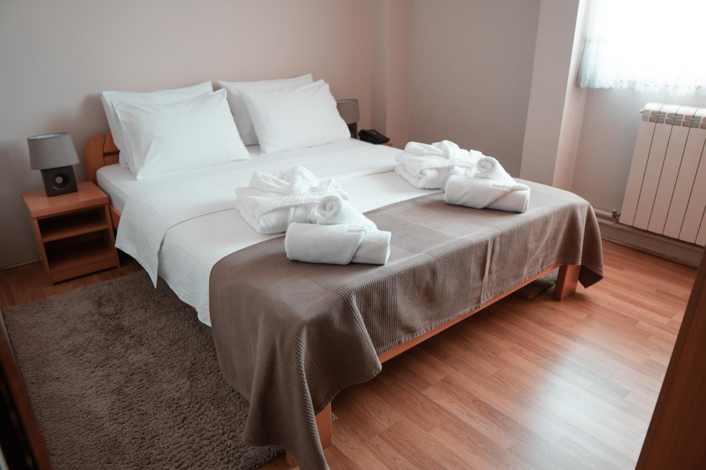 Double Room - Photo 8
