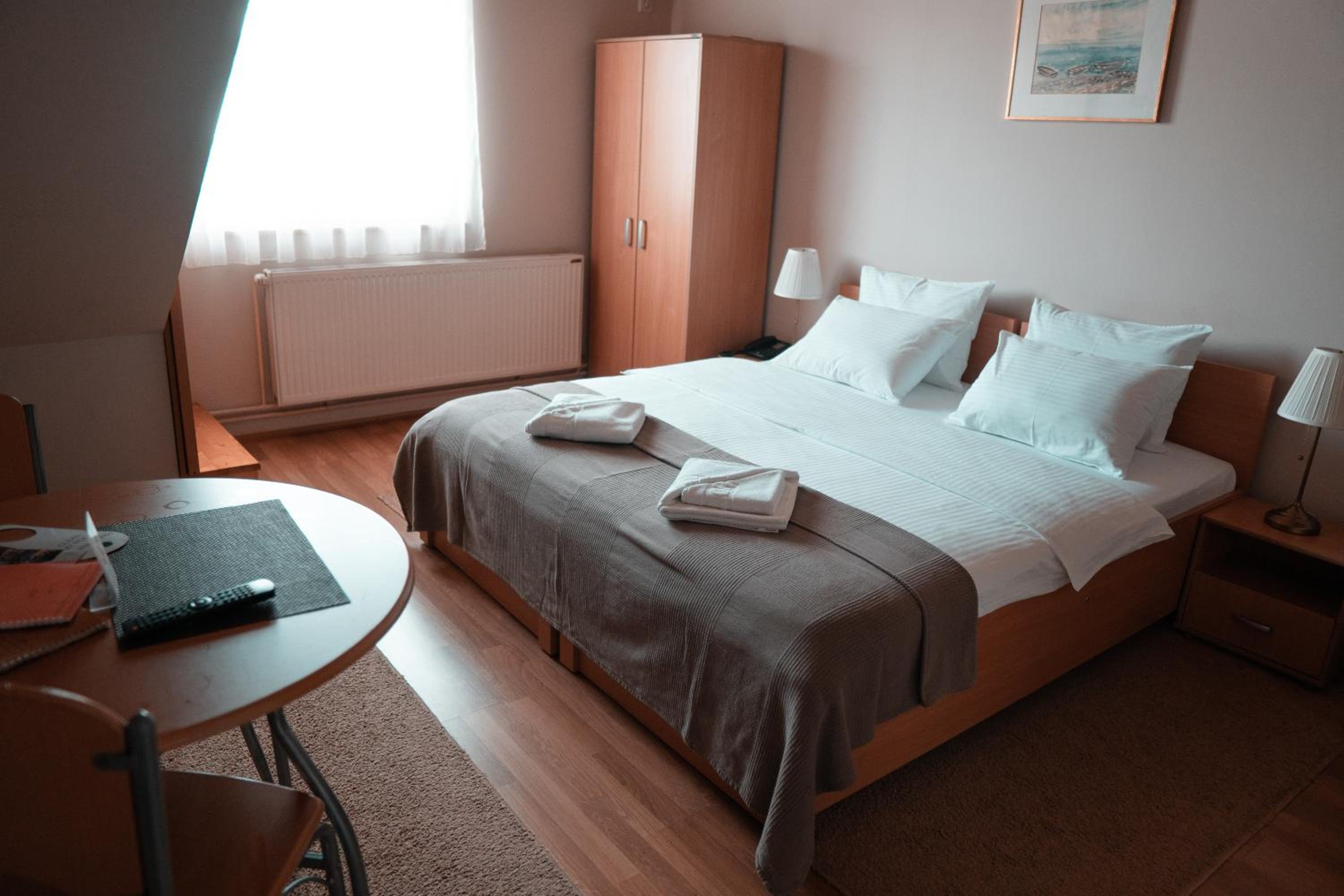 Three-Bedroom Deluxe Apartment - Photo 6