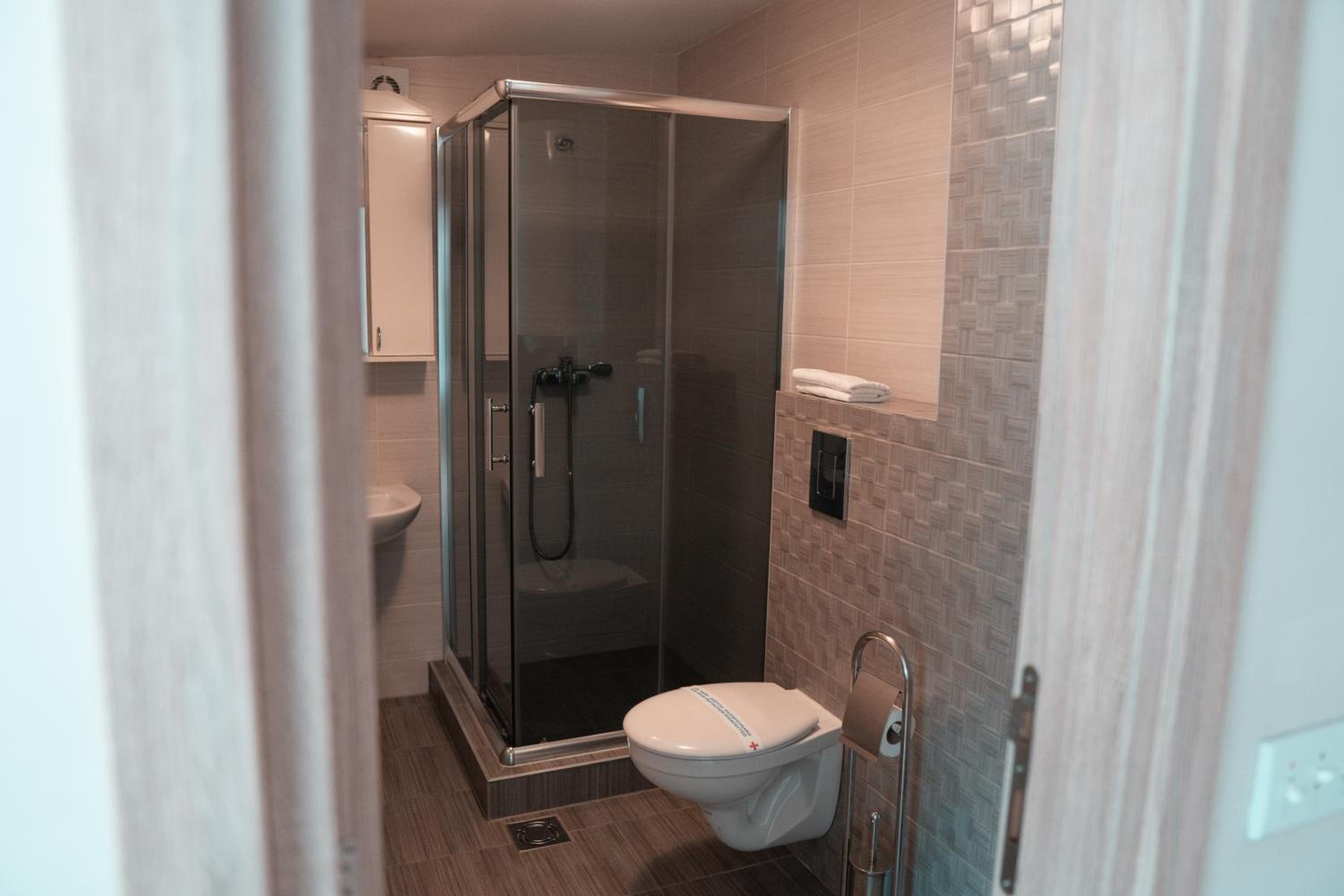 Three-Bedroom Deluxe Apartment - Photo 7