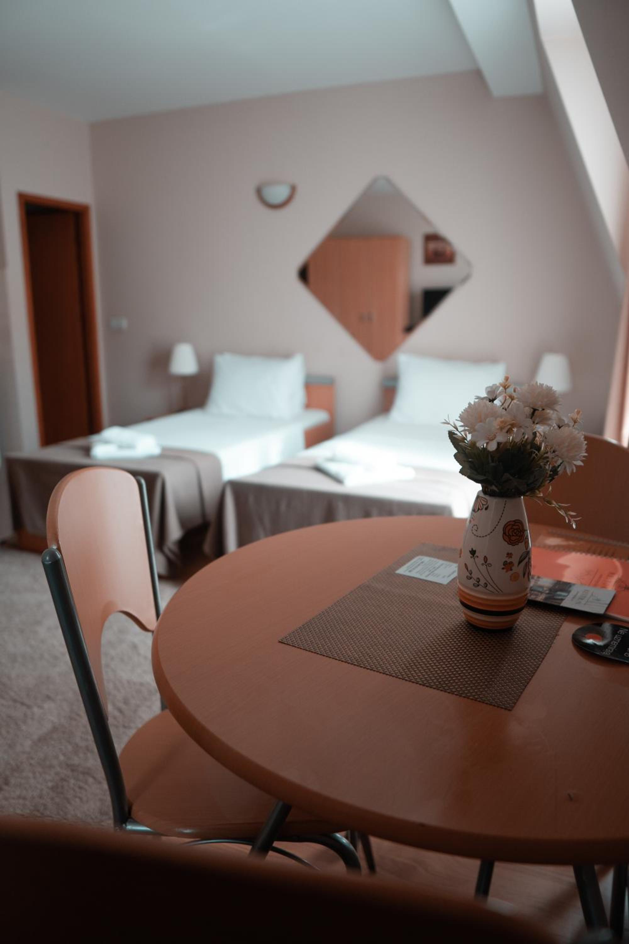 Triple Room with 3 Single Beds - Photo 4