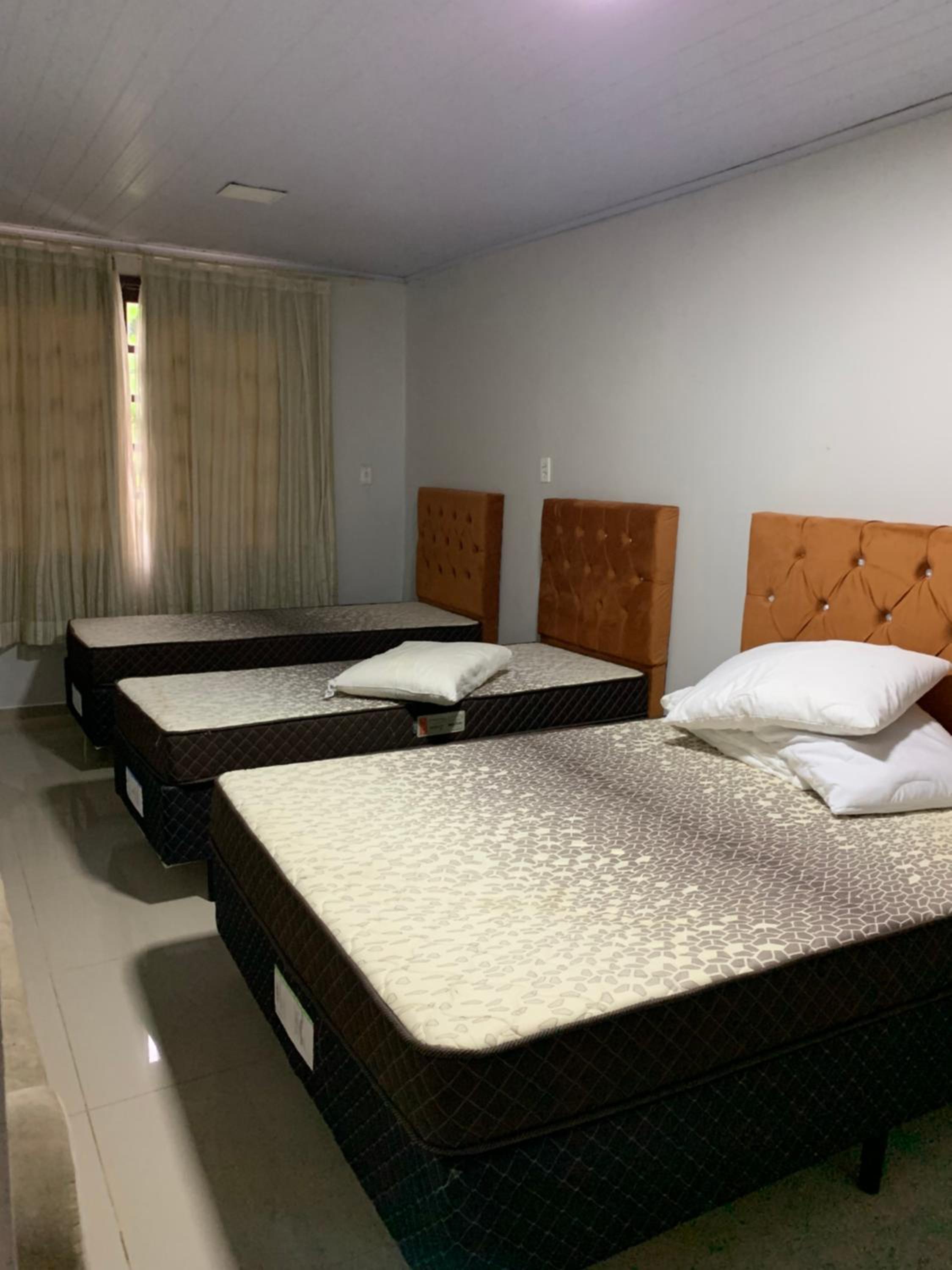 Five-Bedroom House photo 1