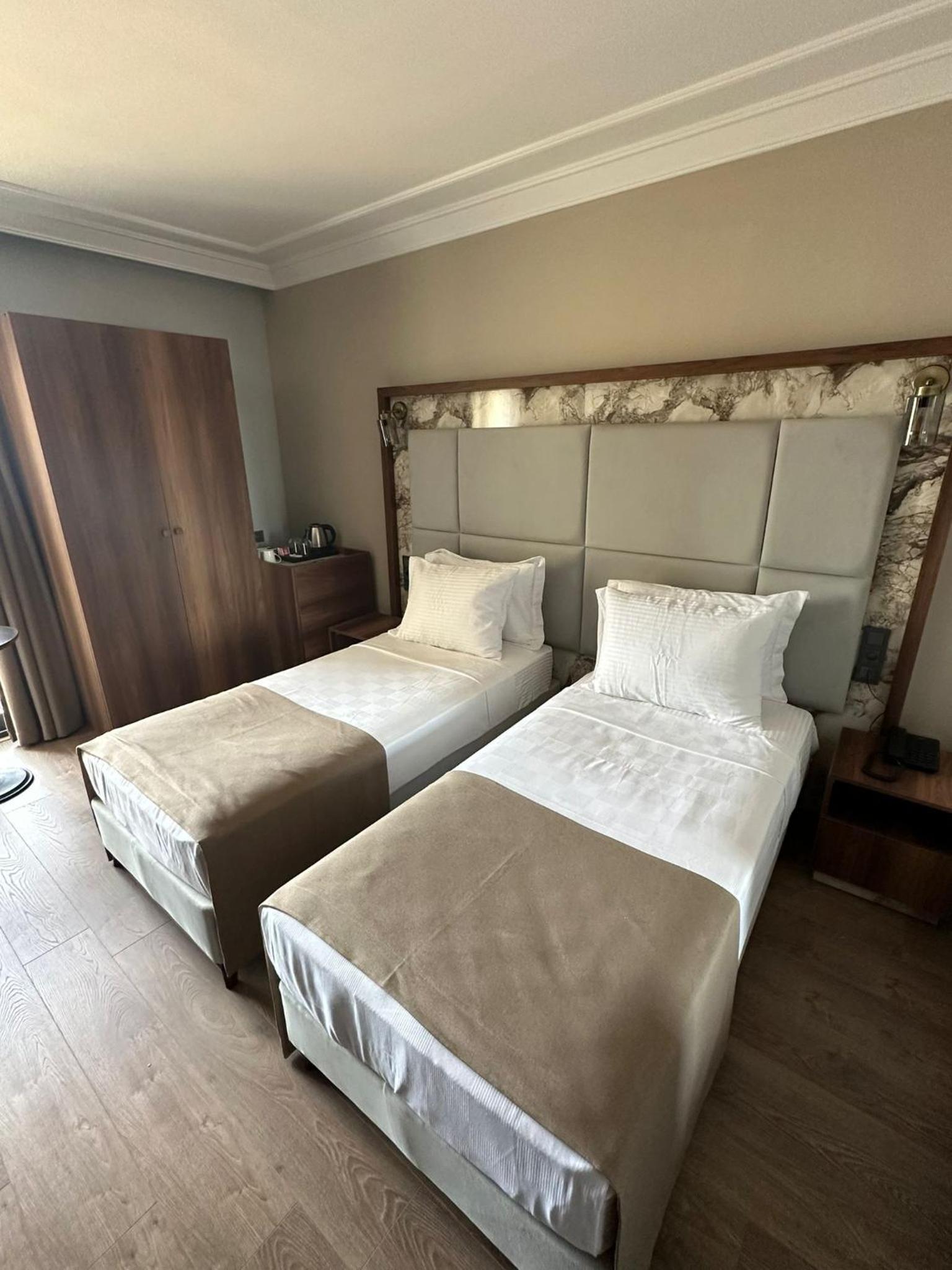 Standard Twin Room - Photo 1