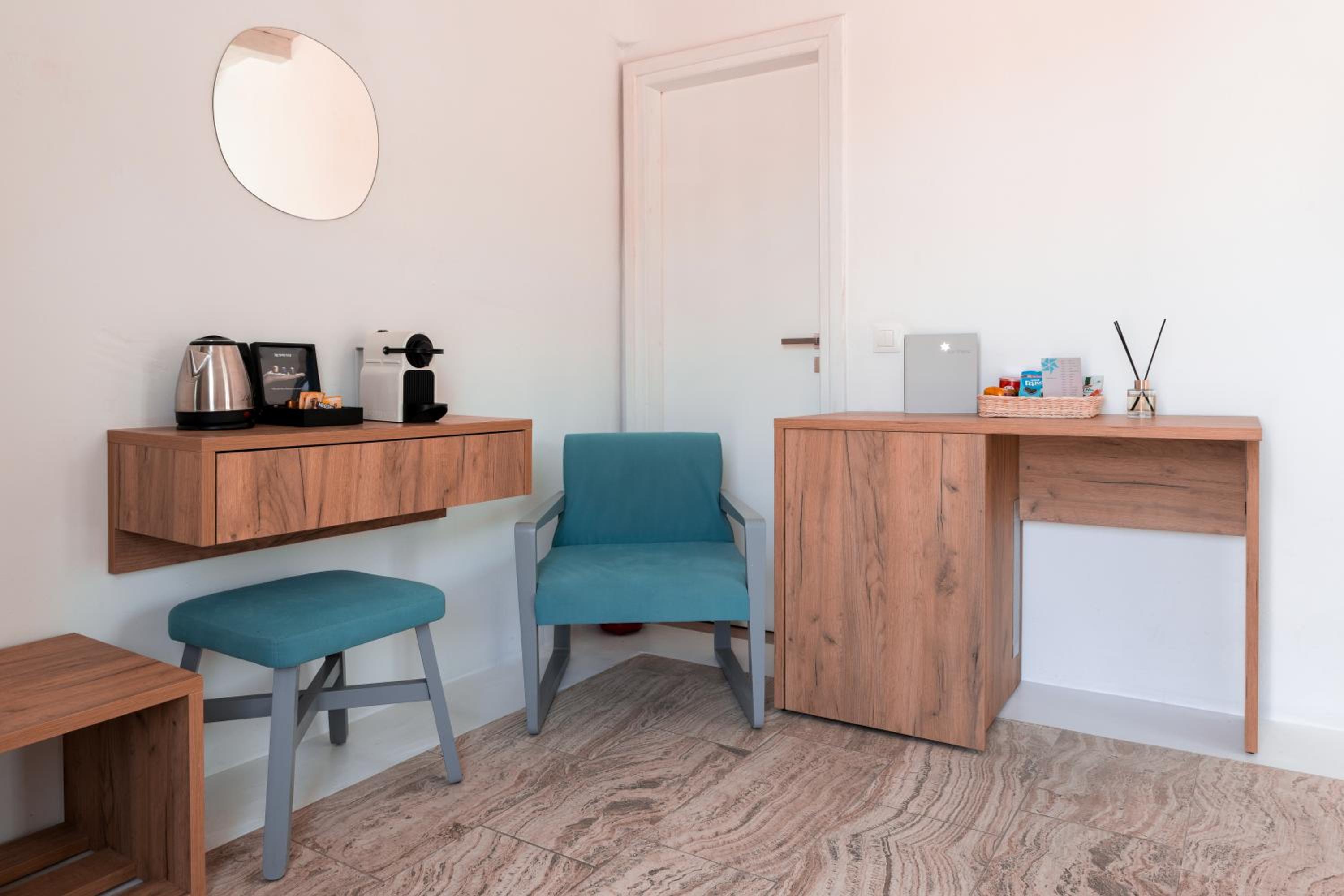 Junior Suite with Side Sea View